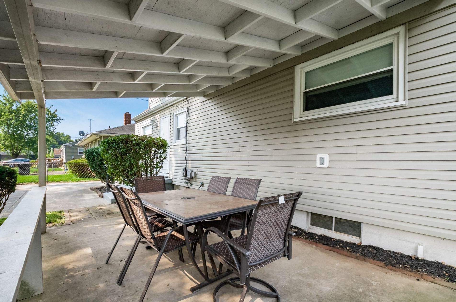 1494 Ave Dr, Columbus OH 43227-3262 exterior