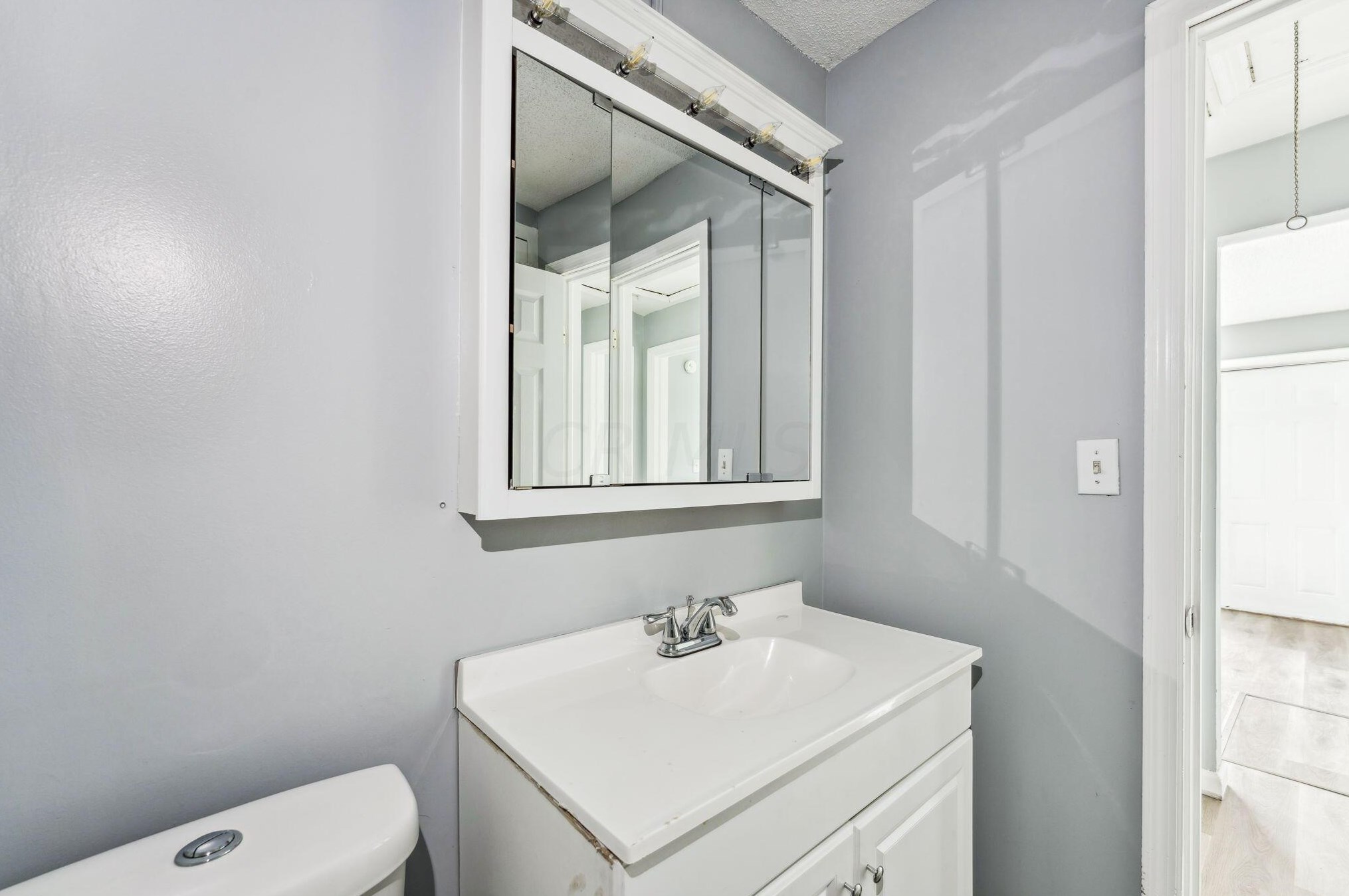 2256 Mcguffey Rd, Columbus OH 43211-2022 exterior