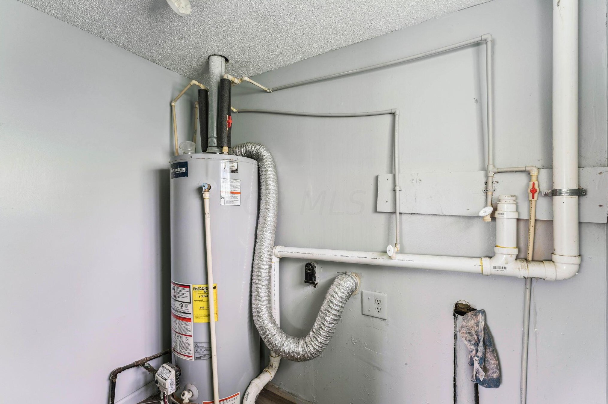 2256 Mcguffey Rd, Columbus OH 43211-2022 exterior