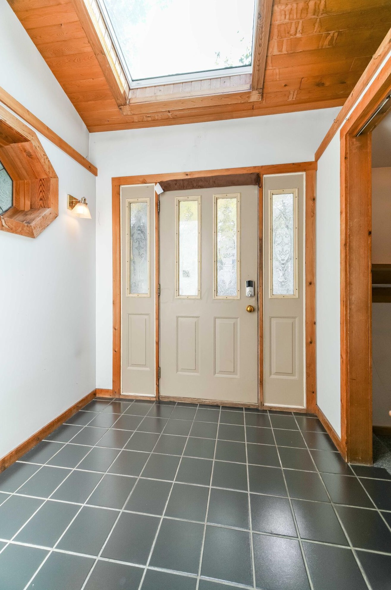 1792 Long St, Columbus OH  43203-2060 exterior