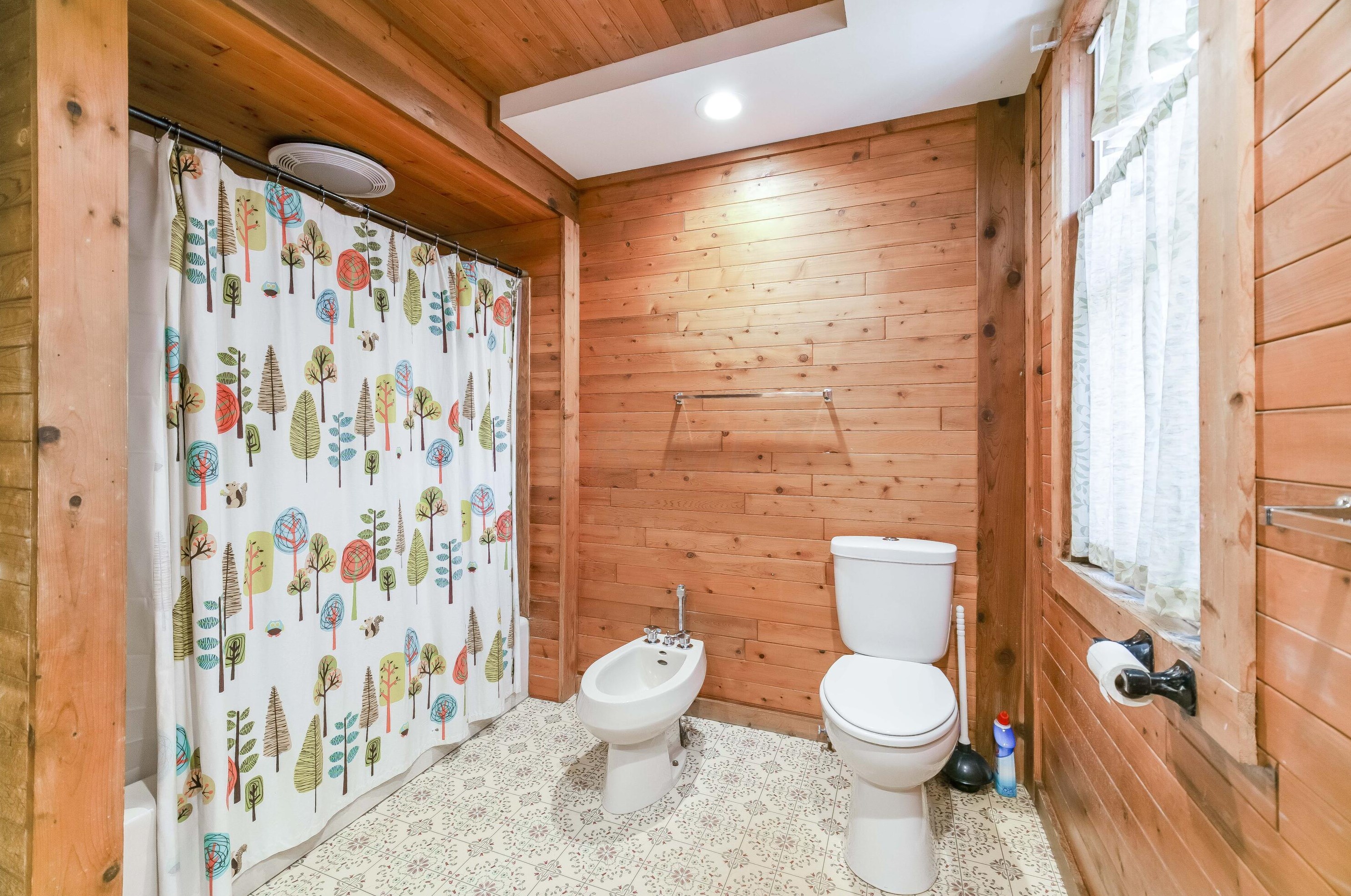 1792 Long St, Columbus OH  43203-2060 exterior