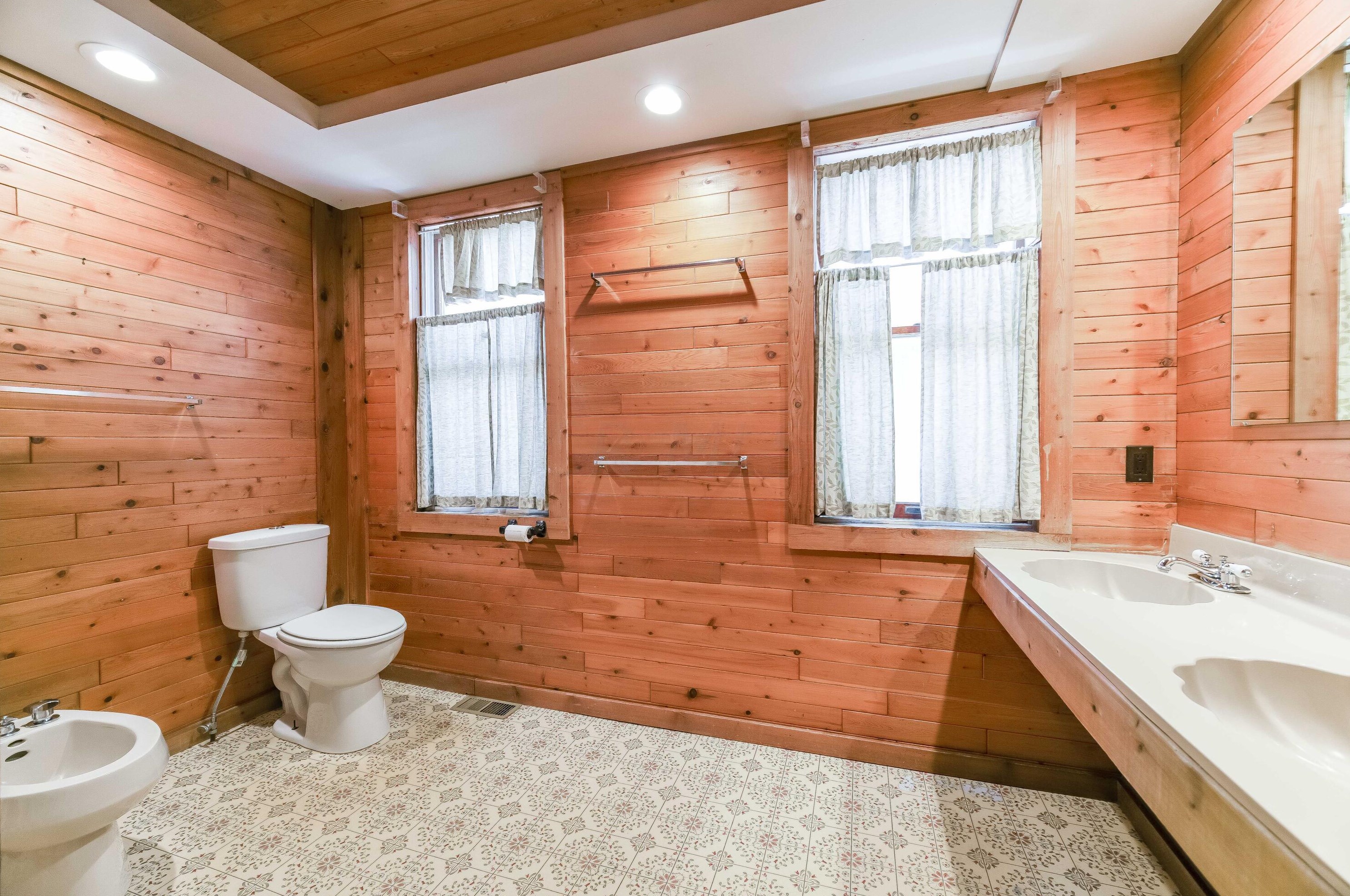 1792 Long St, Columbus OH  43203-2060 exterior