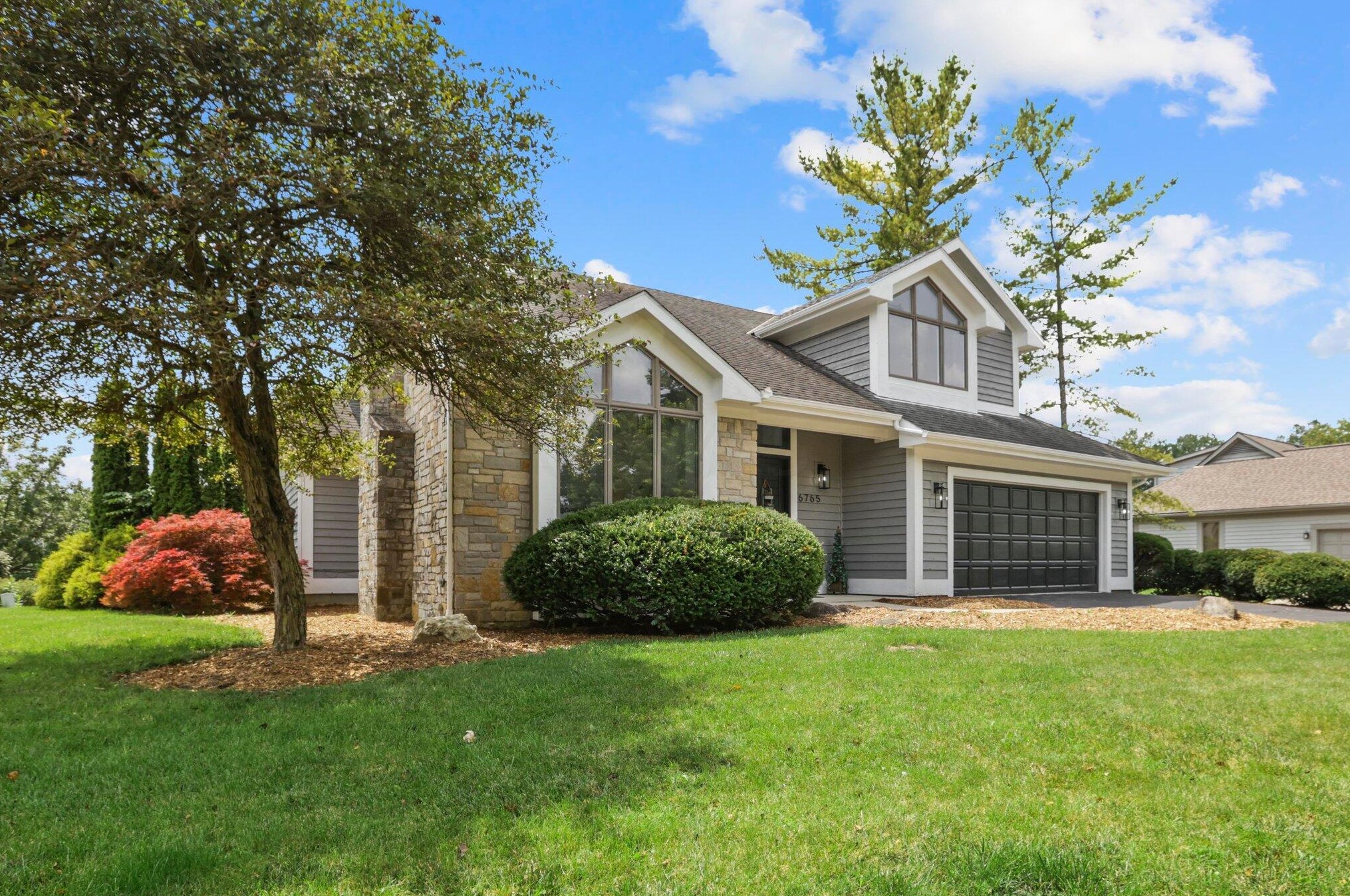 6765 Lakeside E Circle, Sharon Township, OH 43085