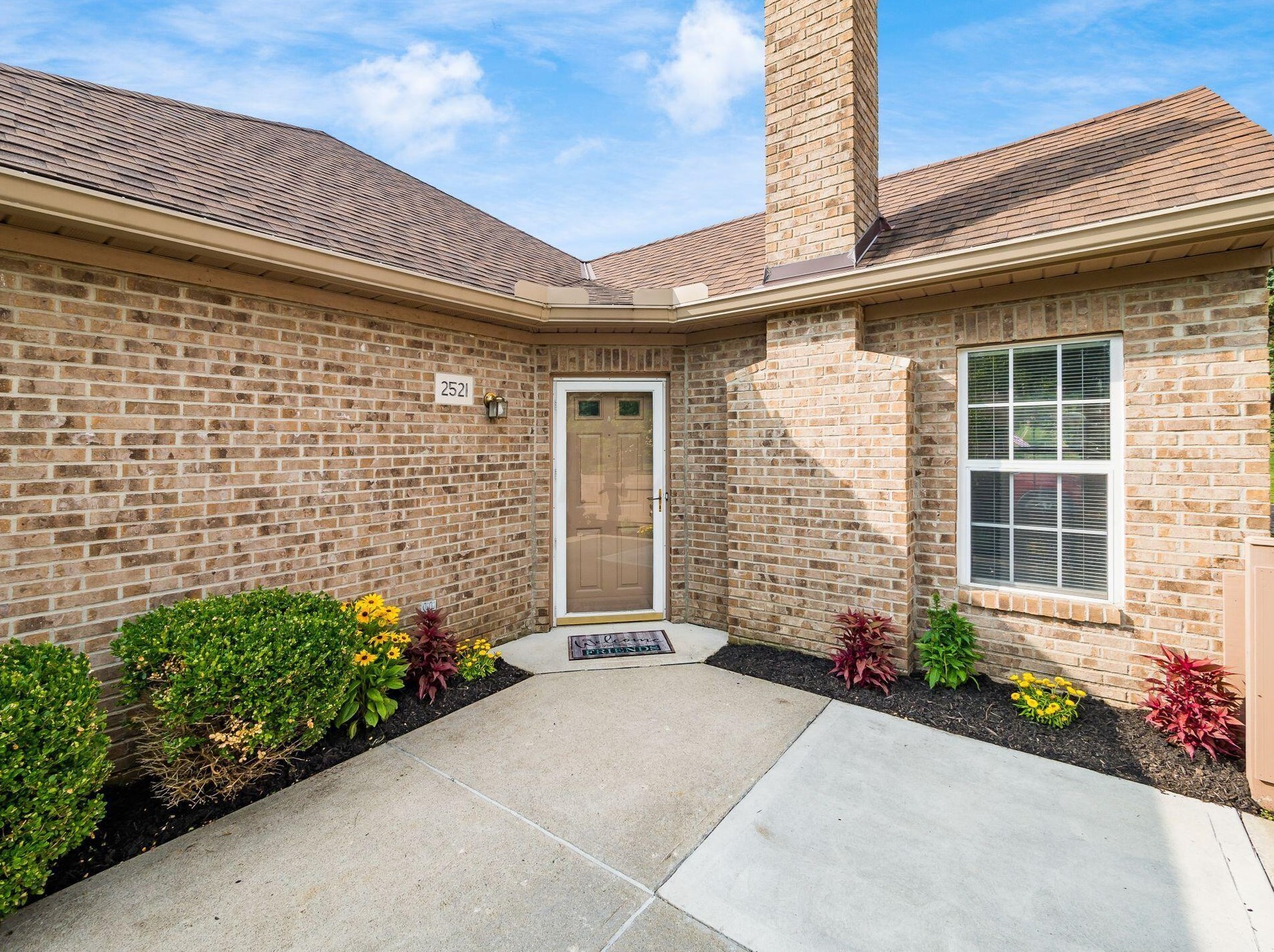 2521 Timbers Edge Ln, Columbus, OH 43235-3926