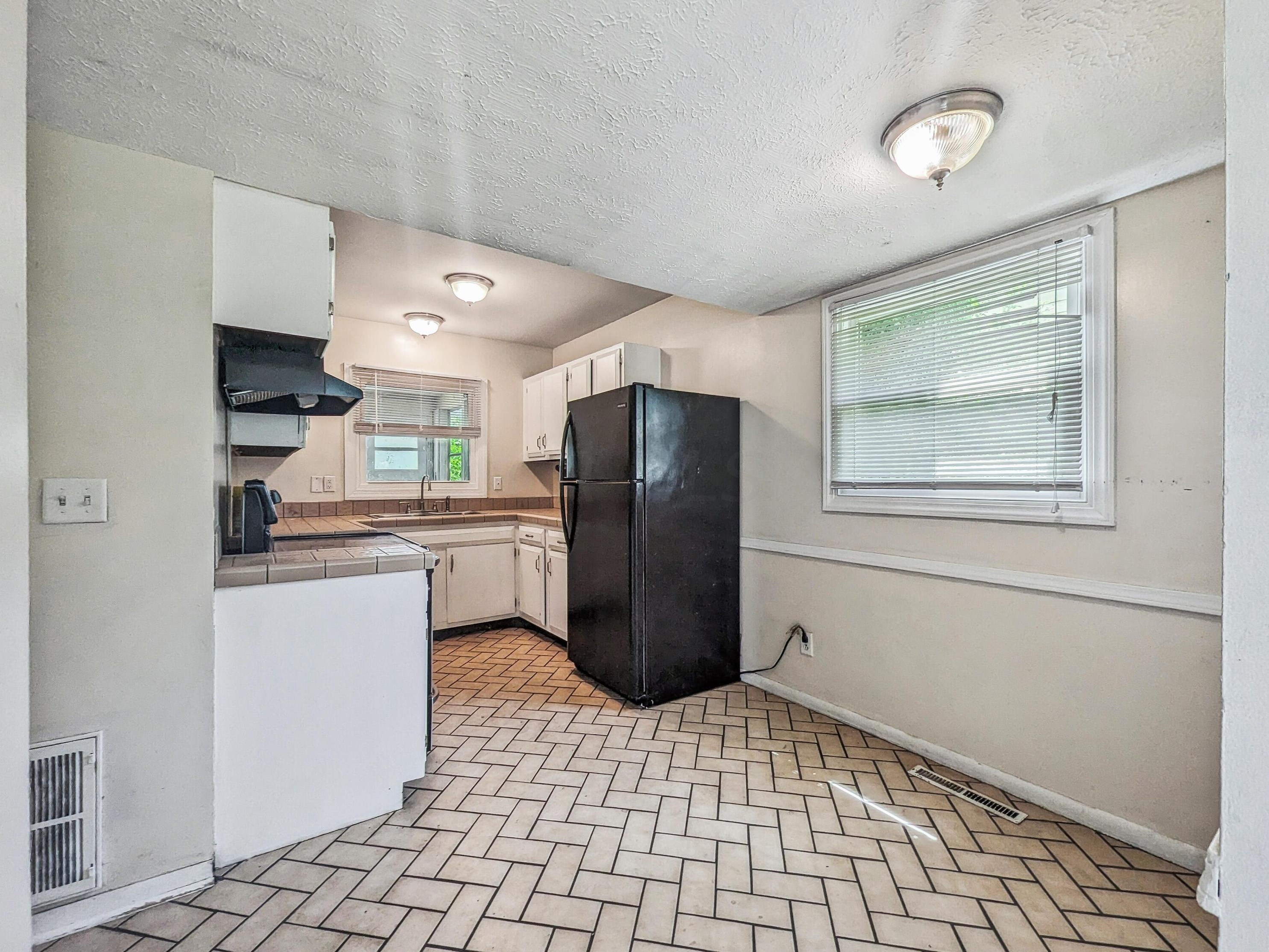 3612 Noe Bixby Rd, Columbus OH 43232-6100 exterior