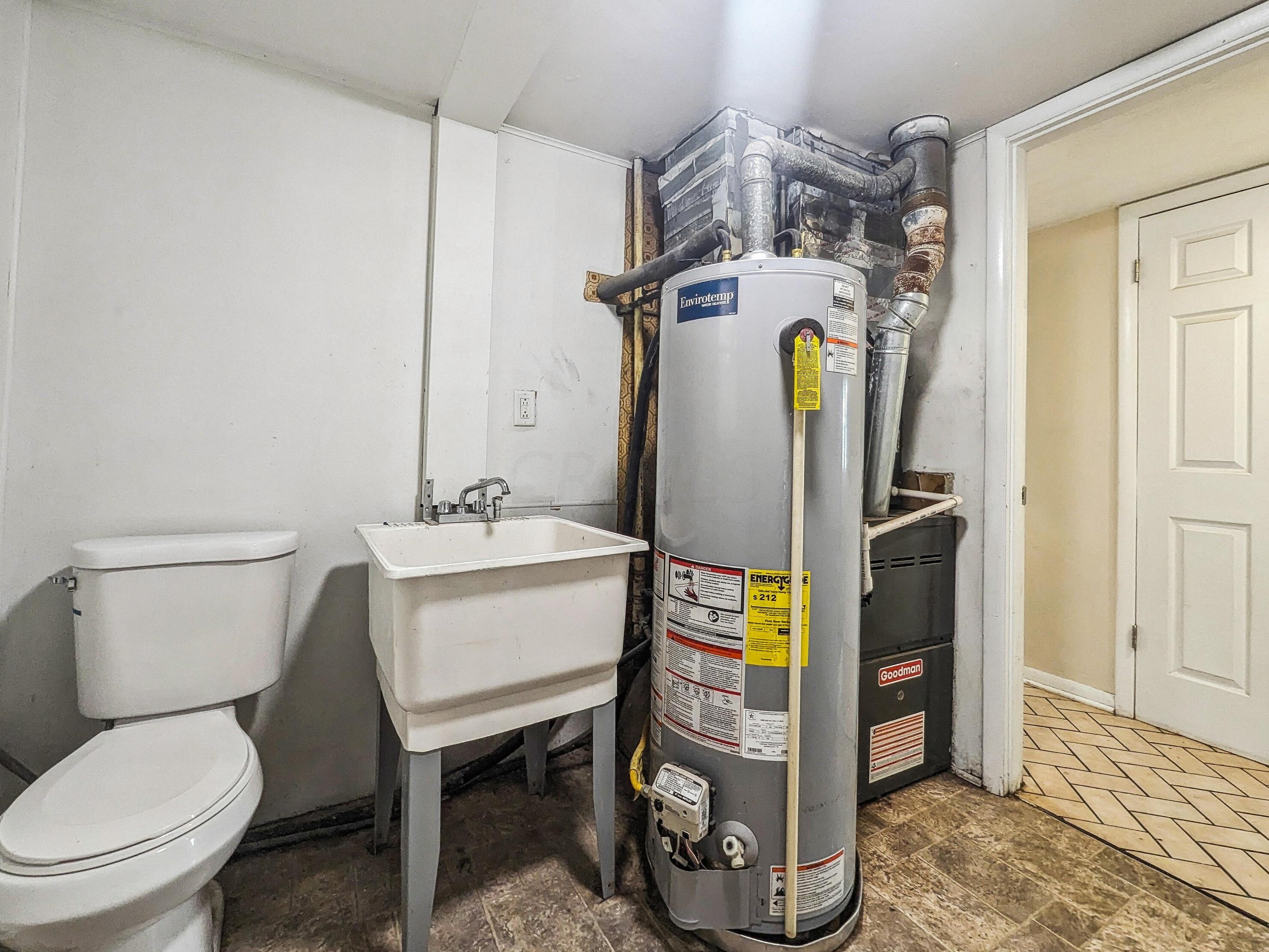 3612 Noe Bixby Rd, Columbus OH 43232-6100 exterior