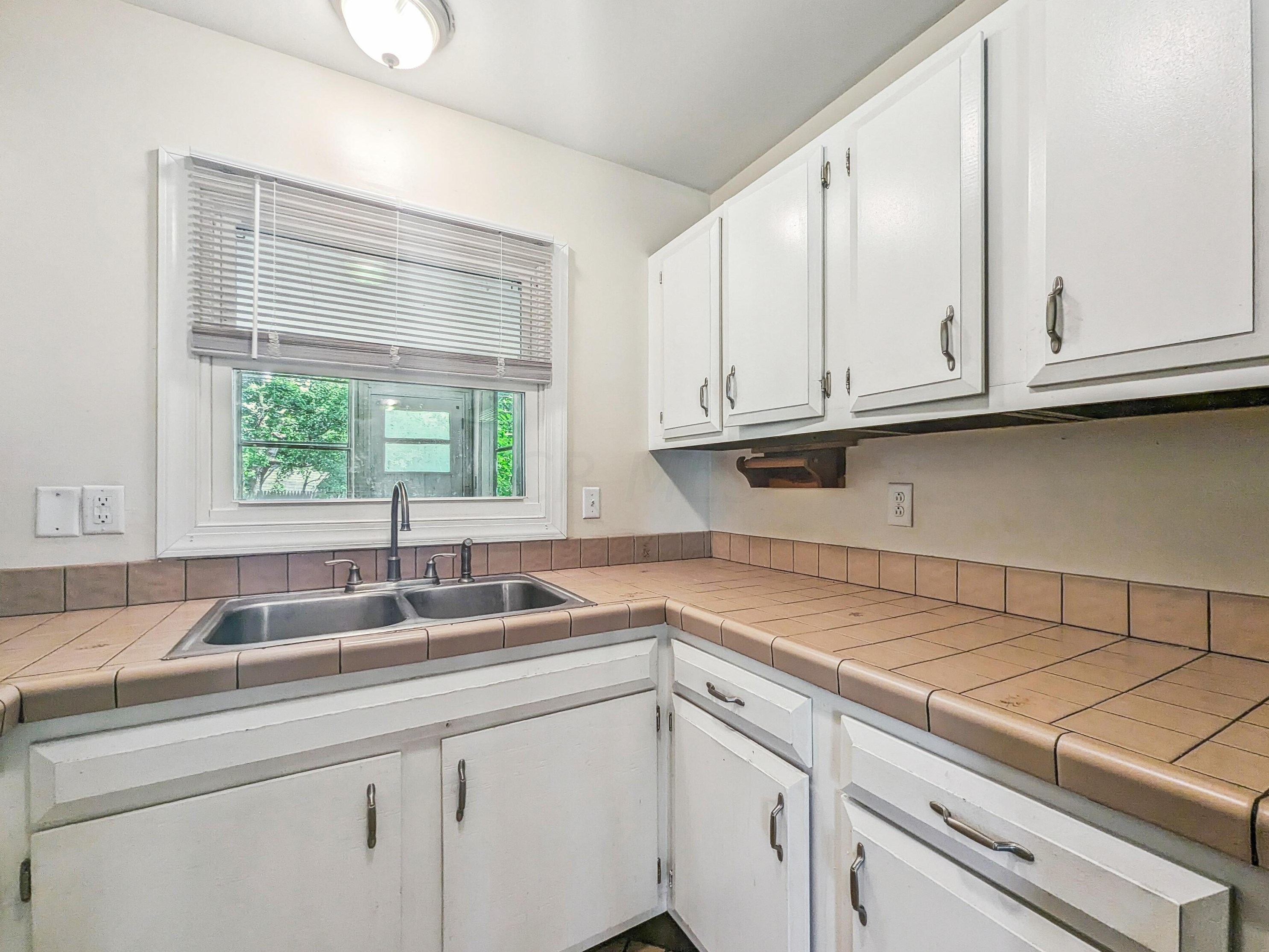 3612 Noe Bixby Rd, Columbus OH 43232-6100 exterior