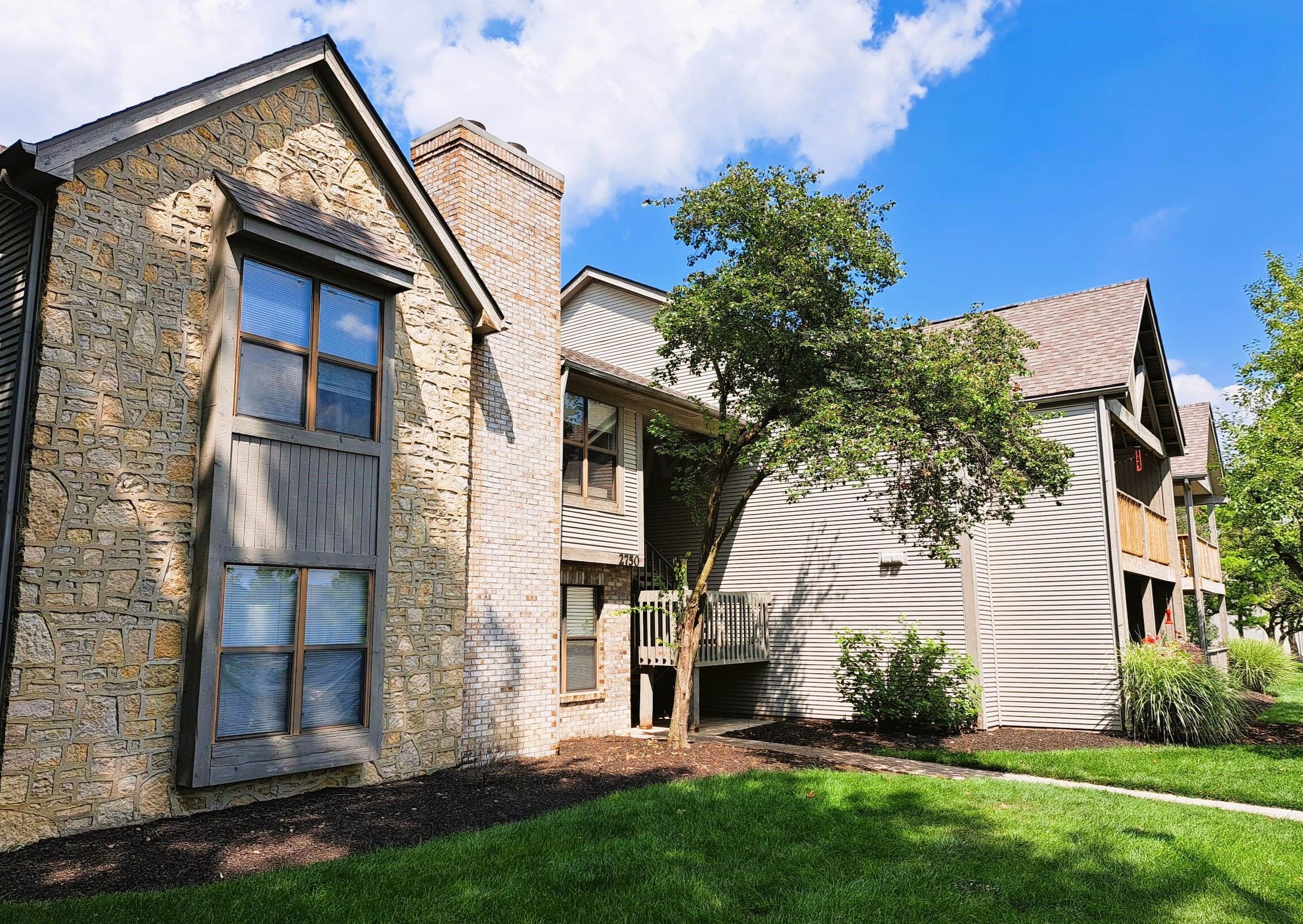 2750 Greystone Dr, Columbus OH 43220-6225 exterior