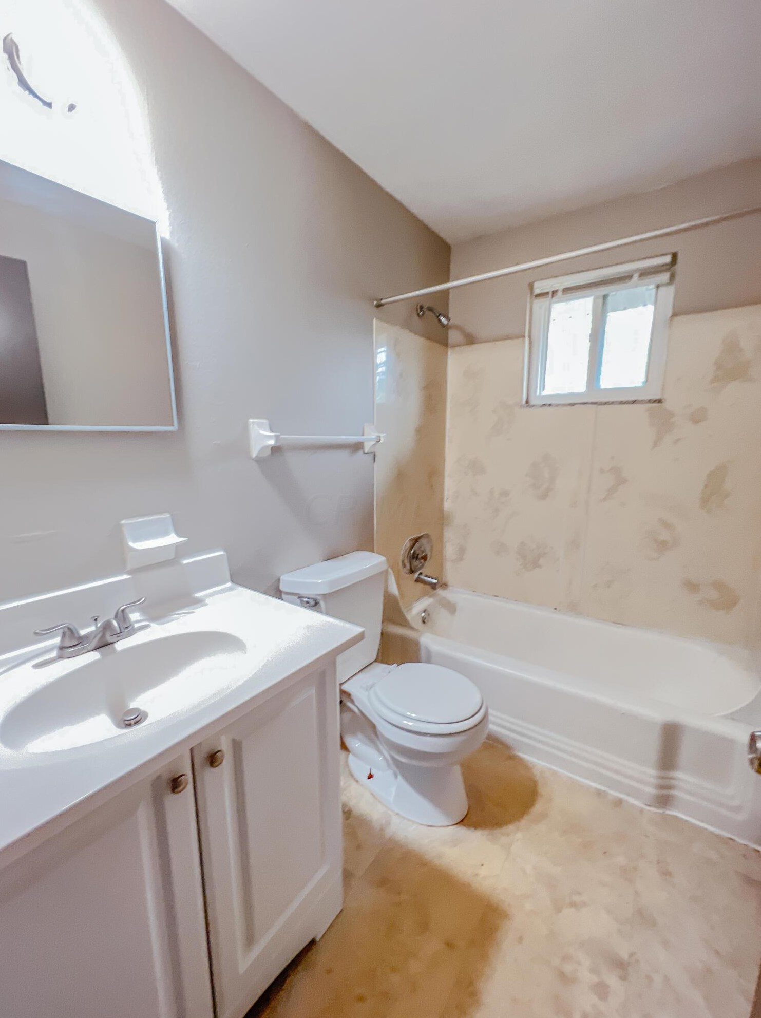 3641 Eakin Rd, Columbus OH 43204-1009 exterior