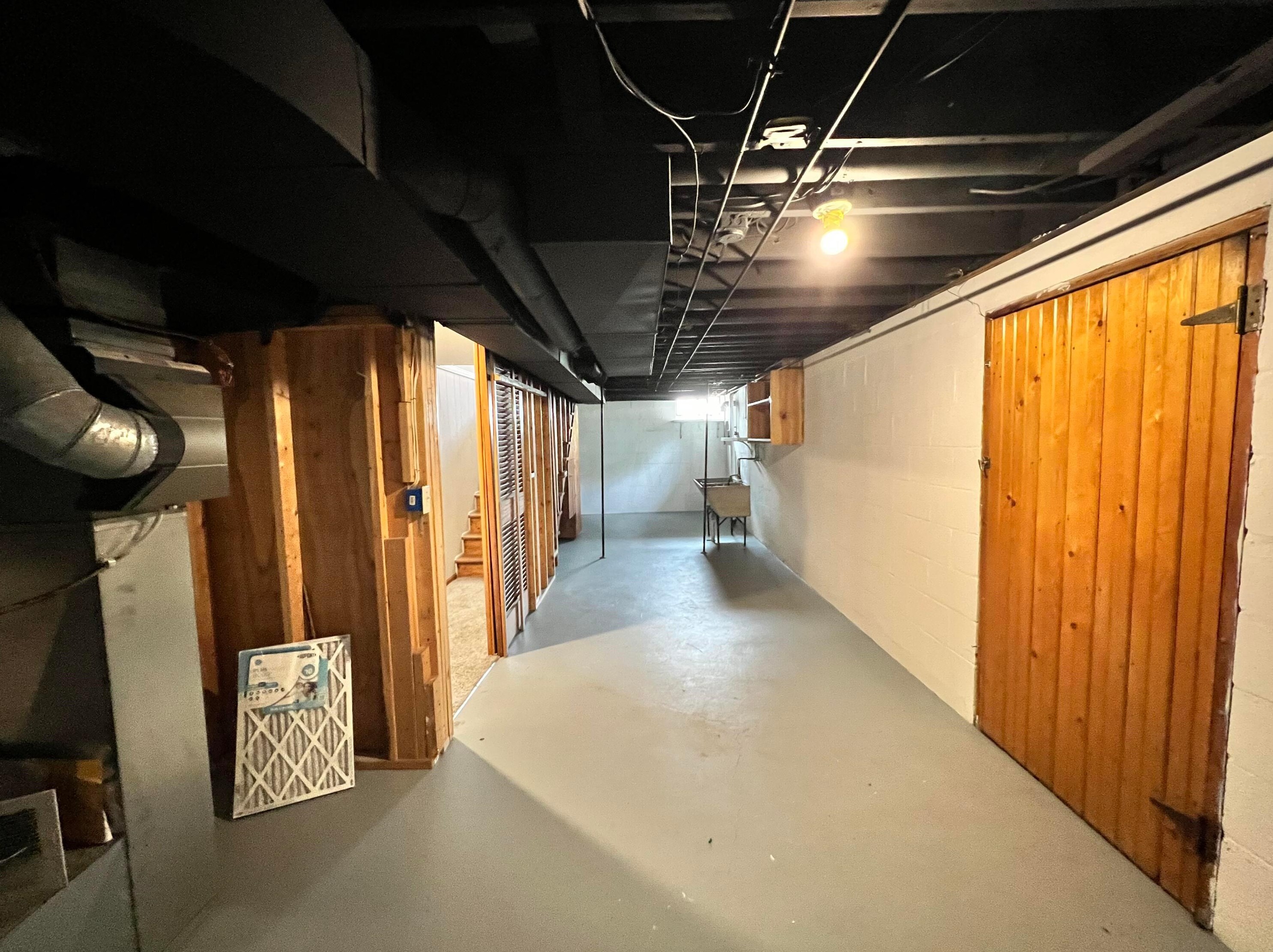 3730 Mcguffey Rd, Columbus OH 43211-2023 exterior