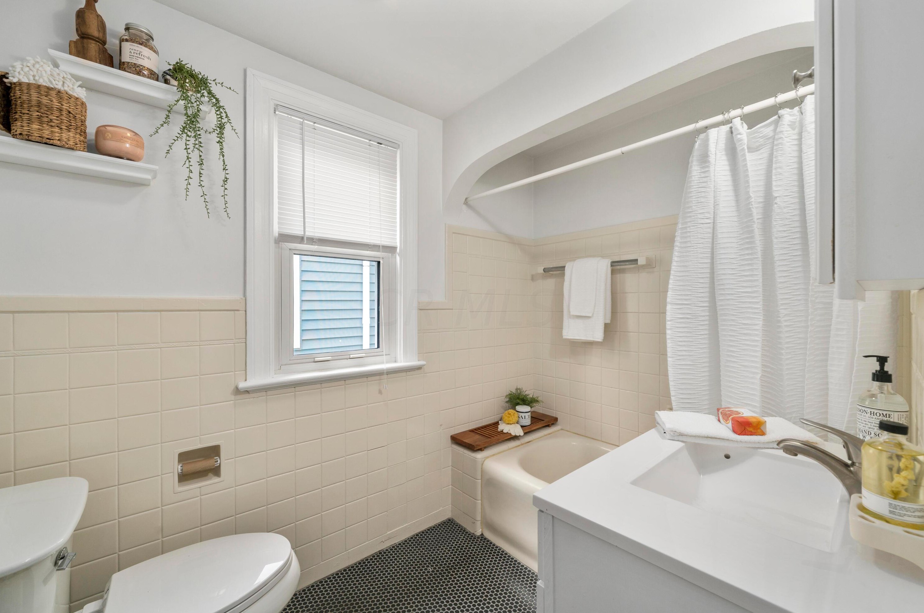 578 Milford Ave, Columbus OH 43202-1313 exterior