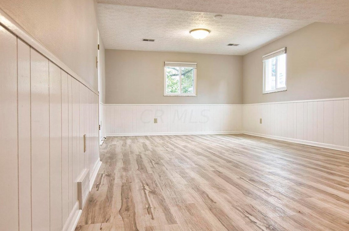 315 Rita Ct, Columbus OH 43213-1719 exterior