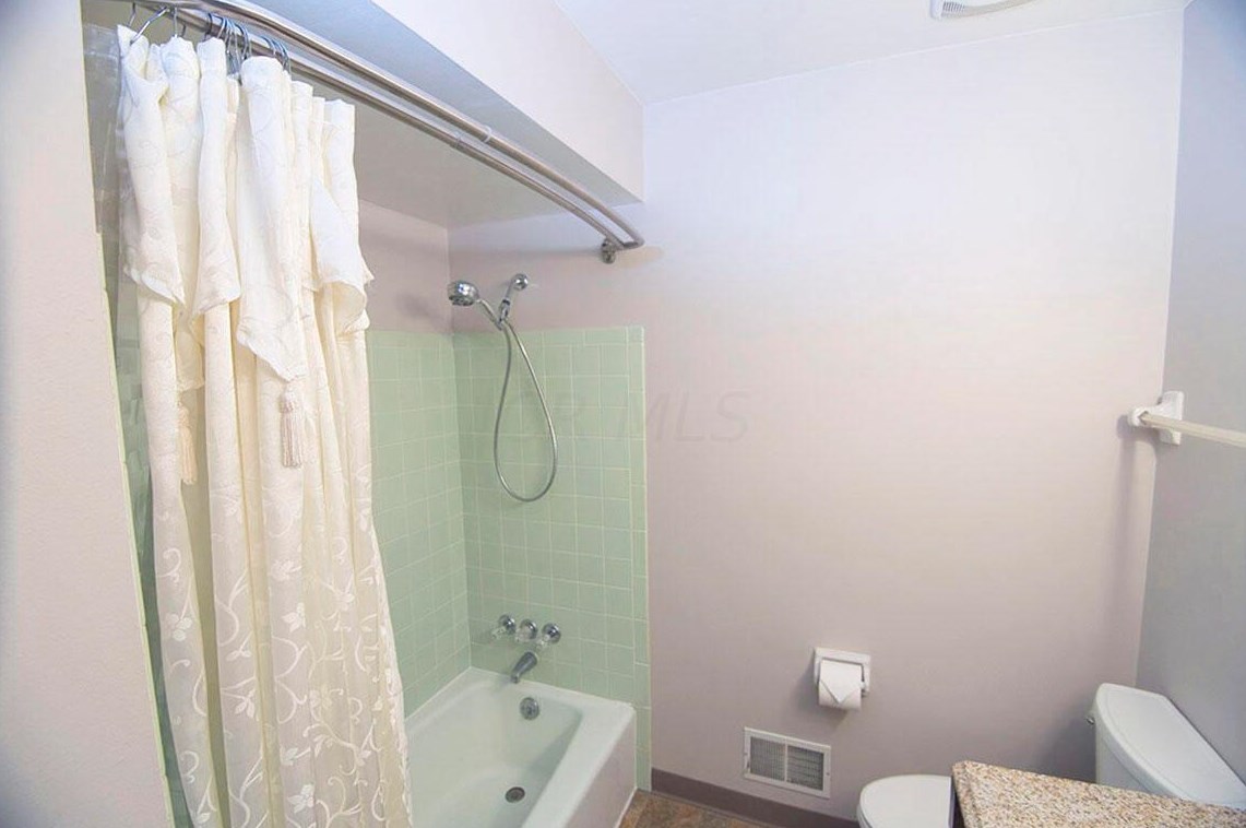 315 Rita Ct, Columbus OH 43213-1719 exterior