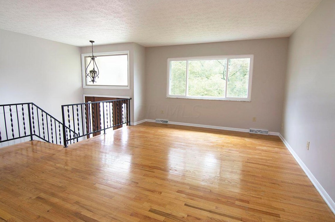 315 Rita Ct, Columbus OH 43213-1719 exterior