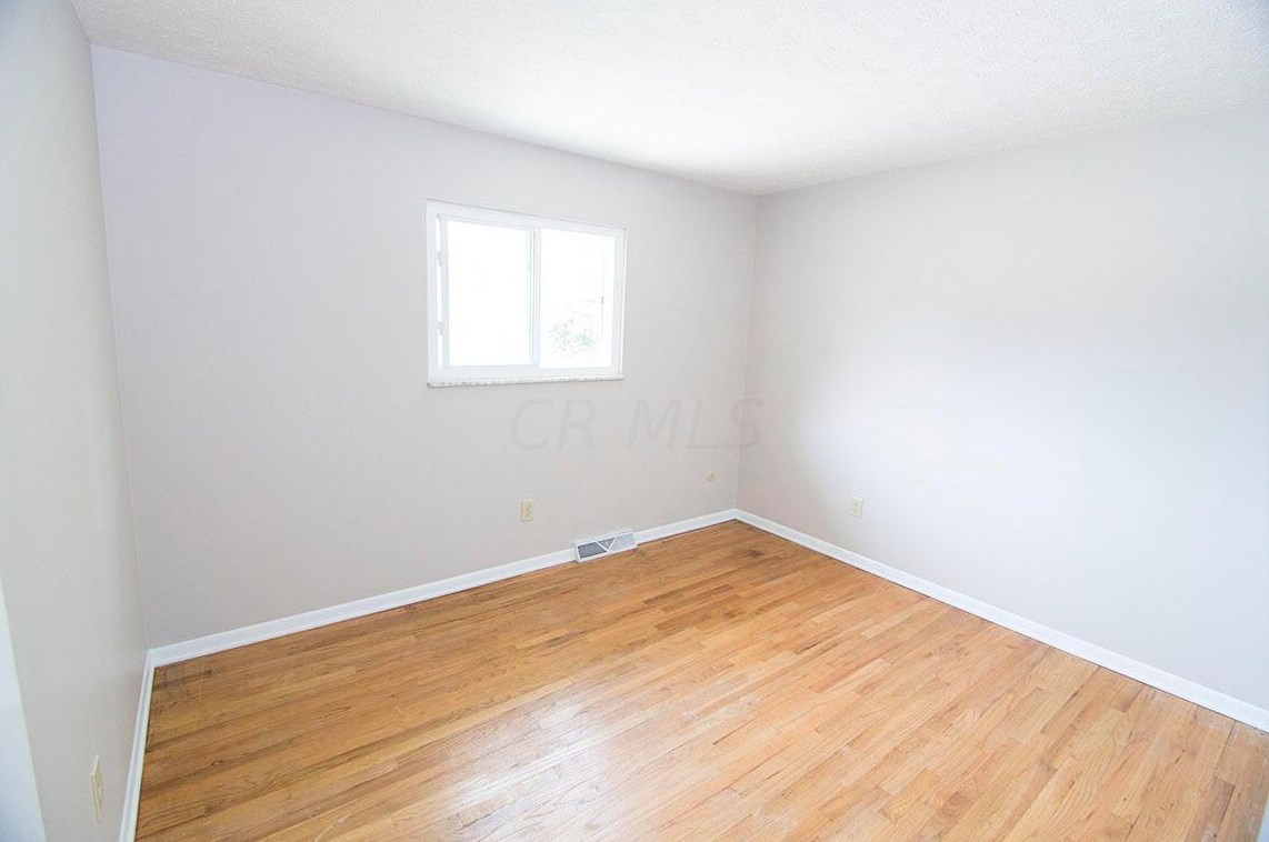 315 Rita Ct, Columbus OH 43213-1719 exterior