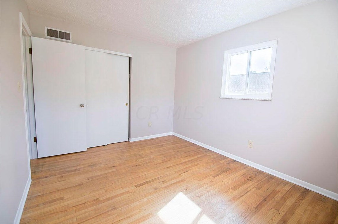 315 Rita Ct, Columbus OH 43213-1719 exterior