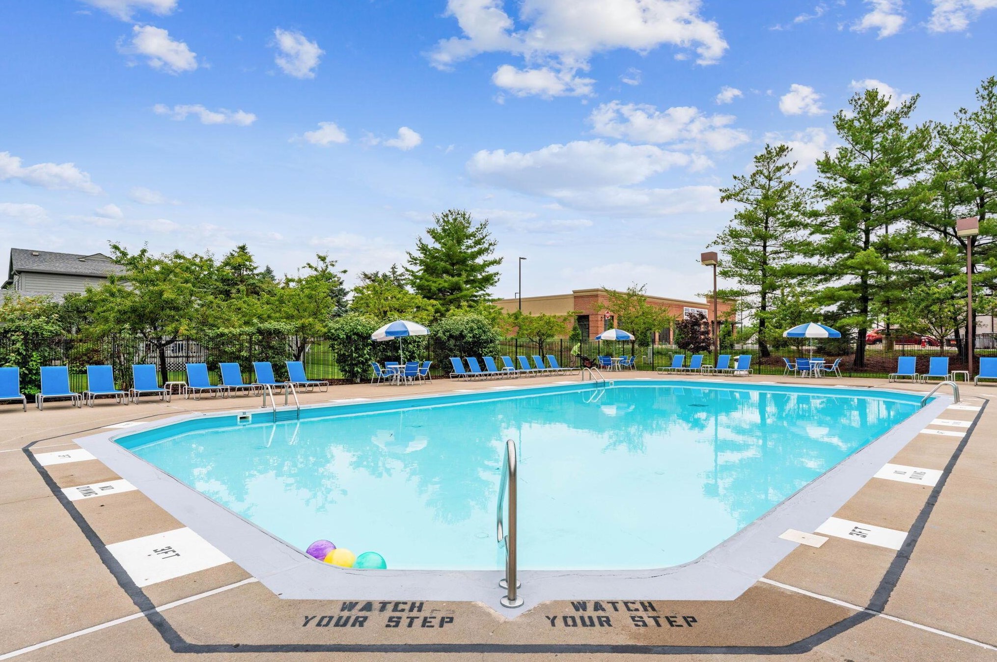 4015 Meadowick Dr, Columbus OH  43230-7842 exterior