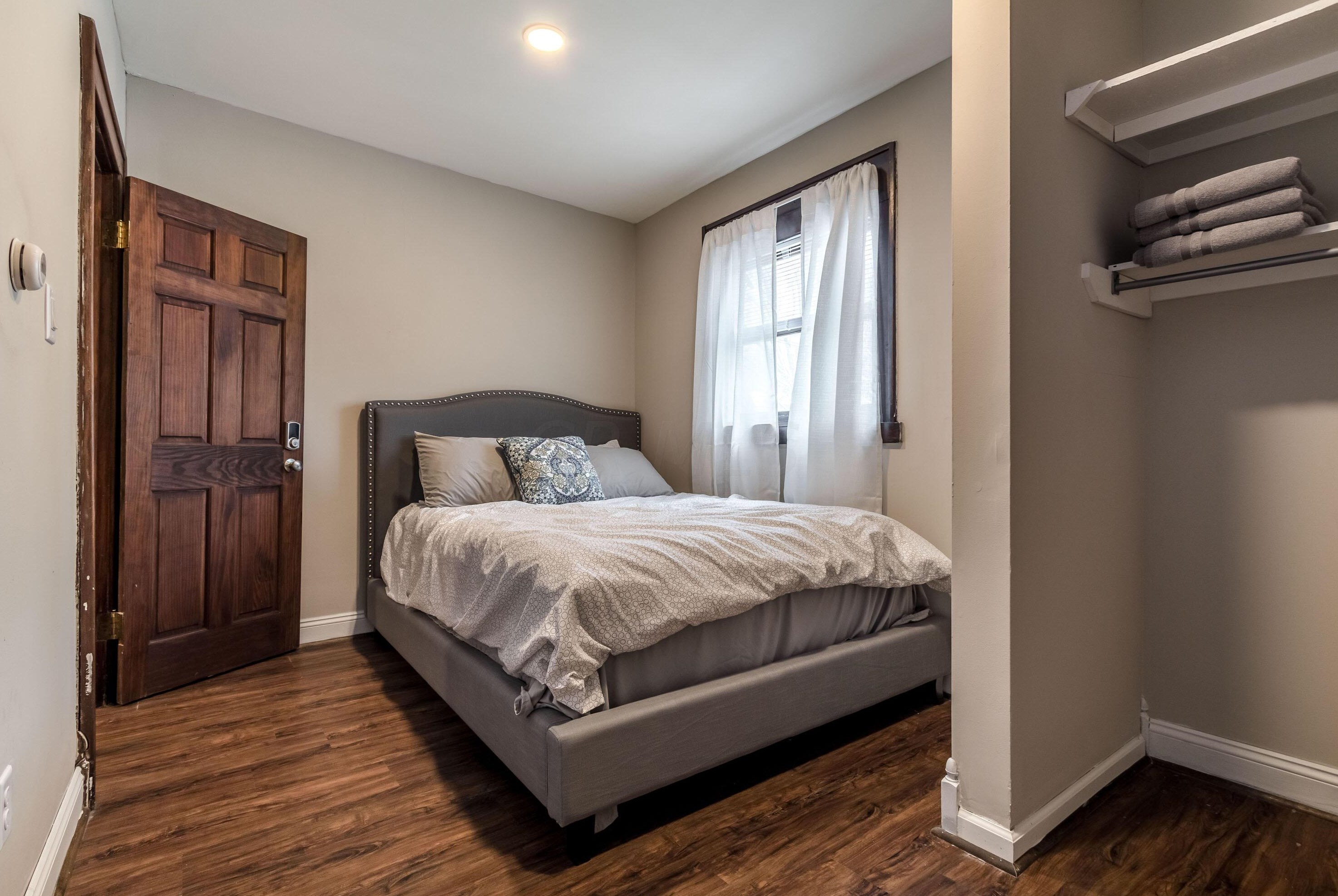 2061 4th St, Columbus OH 43201-1327 exterior