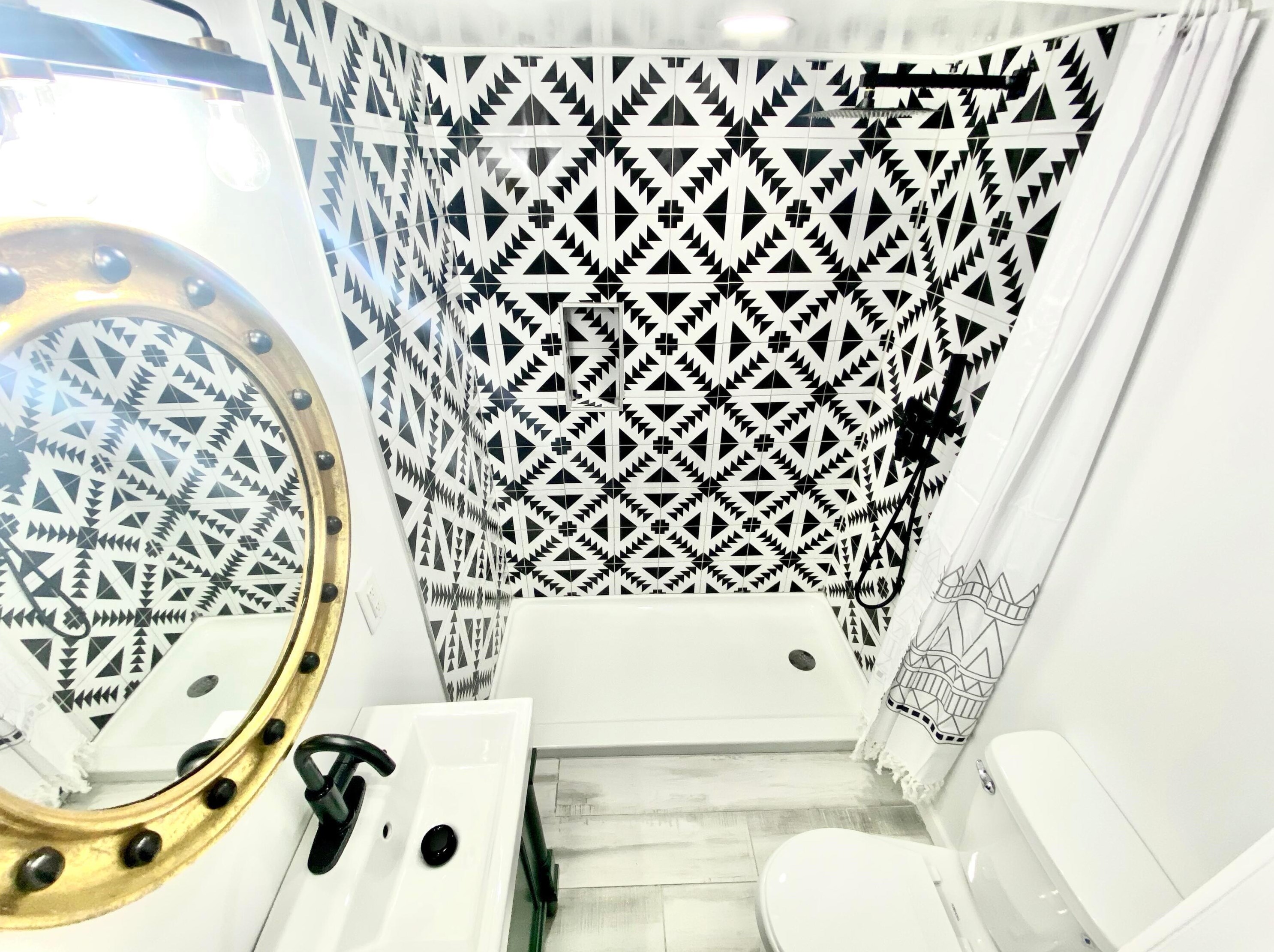 2061 4th St, Columbus OH 43201-1327 exterior