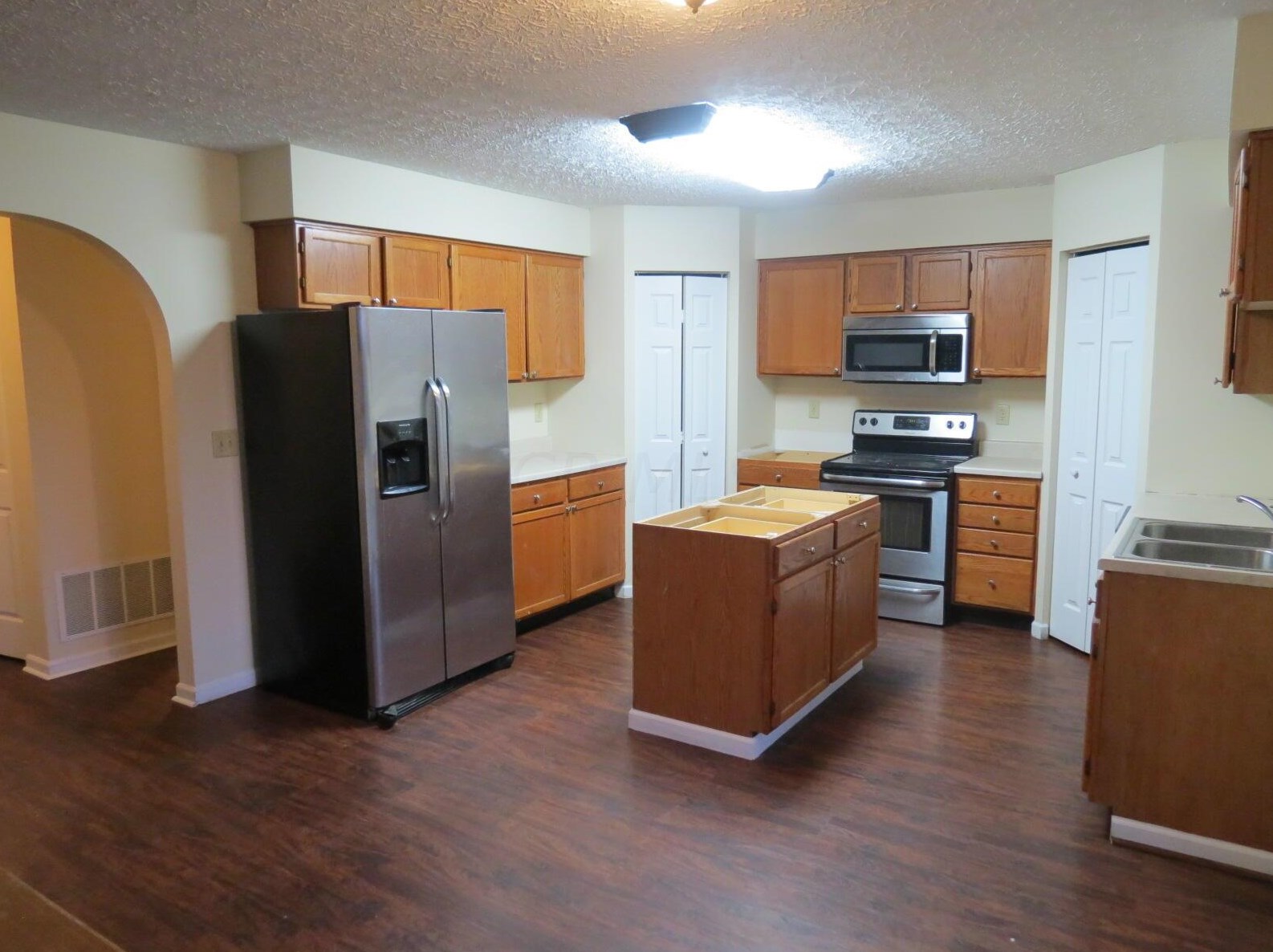 5885 Katelyn Ln, Cnl Wnchstr OH  43110-8688 exterior