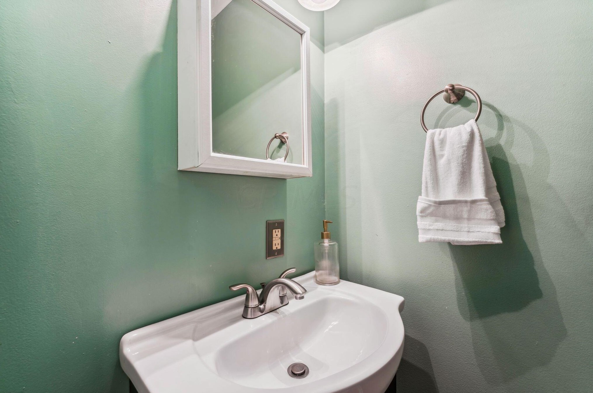 3048 Dorris Ave, Columbus OH 43202-1962 exterior