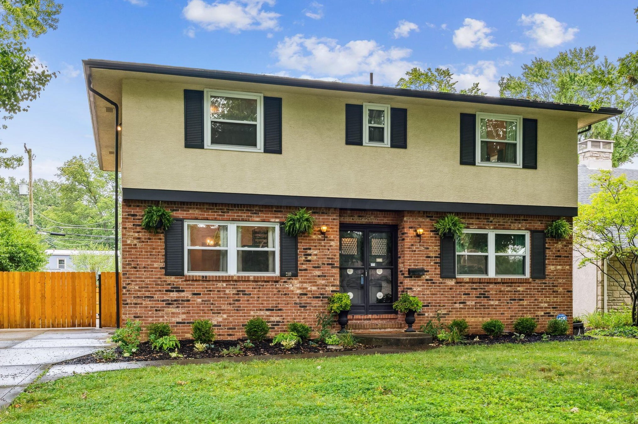 240 Eastmoor Blvd, Columbus OH  43209-2020 exterior