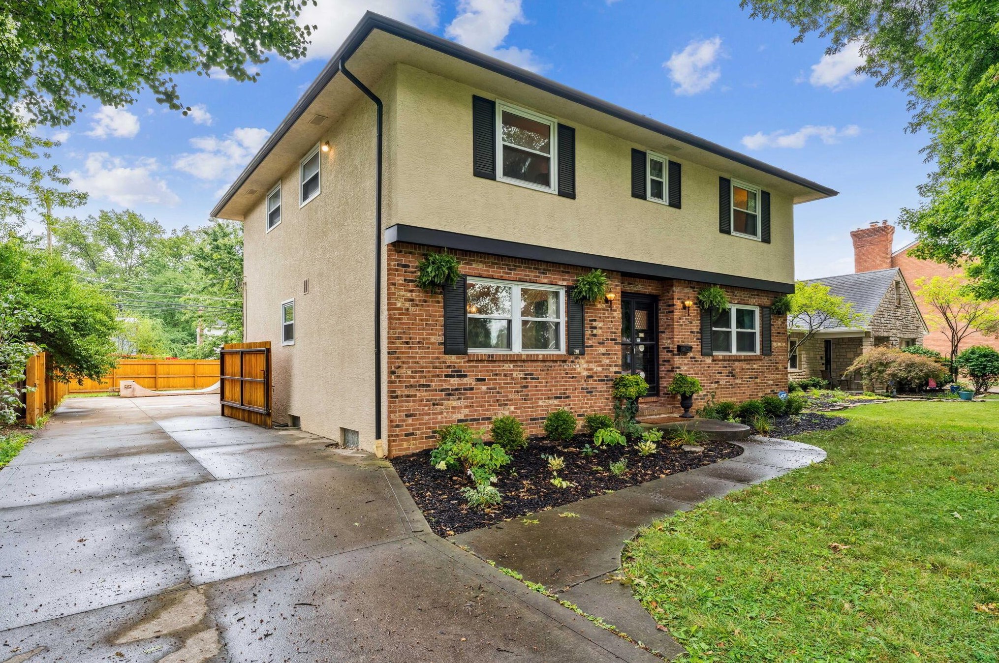 240 Eastmoor Blvd, Columbus OH  43209-2020 exterior