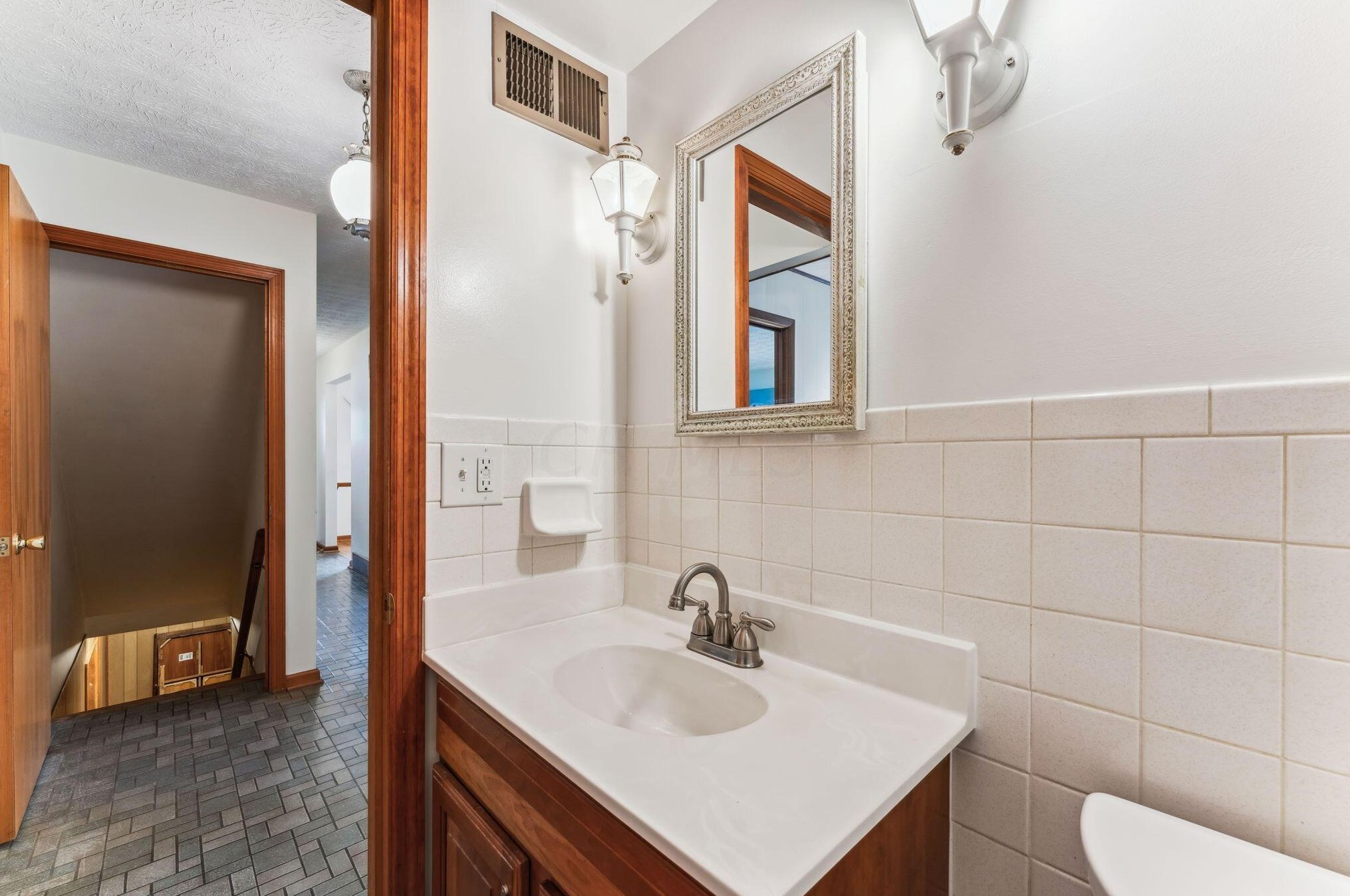 240 Eastmoor Blvd, Columbus OH  43209-2020 exterior