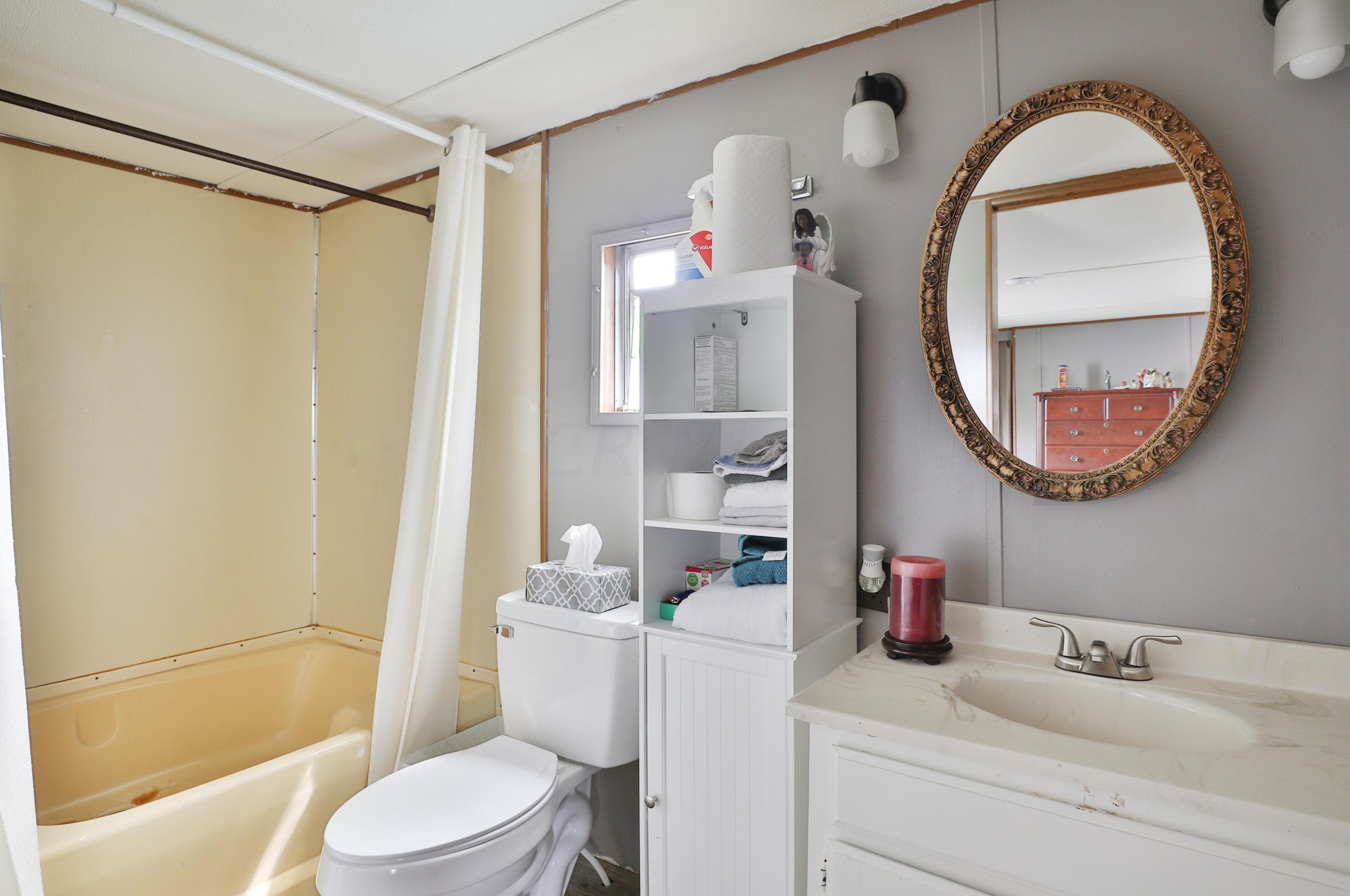 1598 Anchor Dr, Columbus OH 43207-1501 exterior