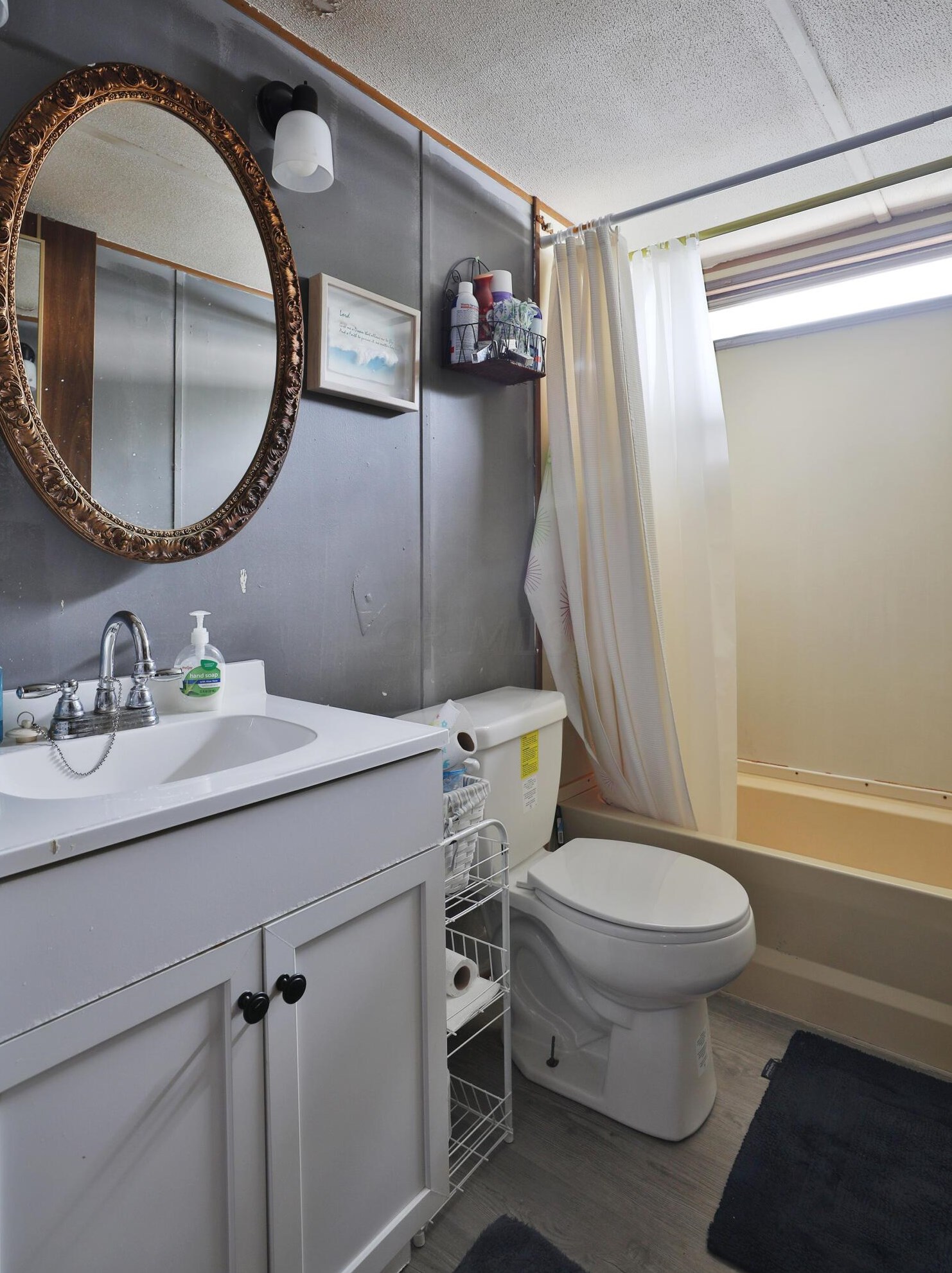 1598 Anchor Dr, Columbus OH 43207-1501 exterior