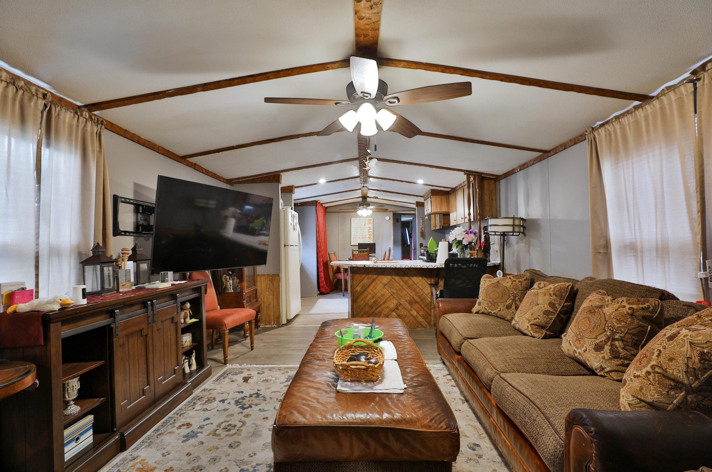 1598 Anchor Dr, Columbus OH 43207-1501 exterior