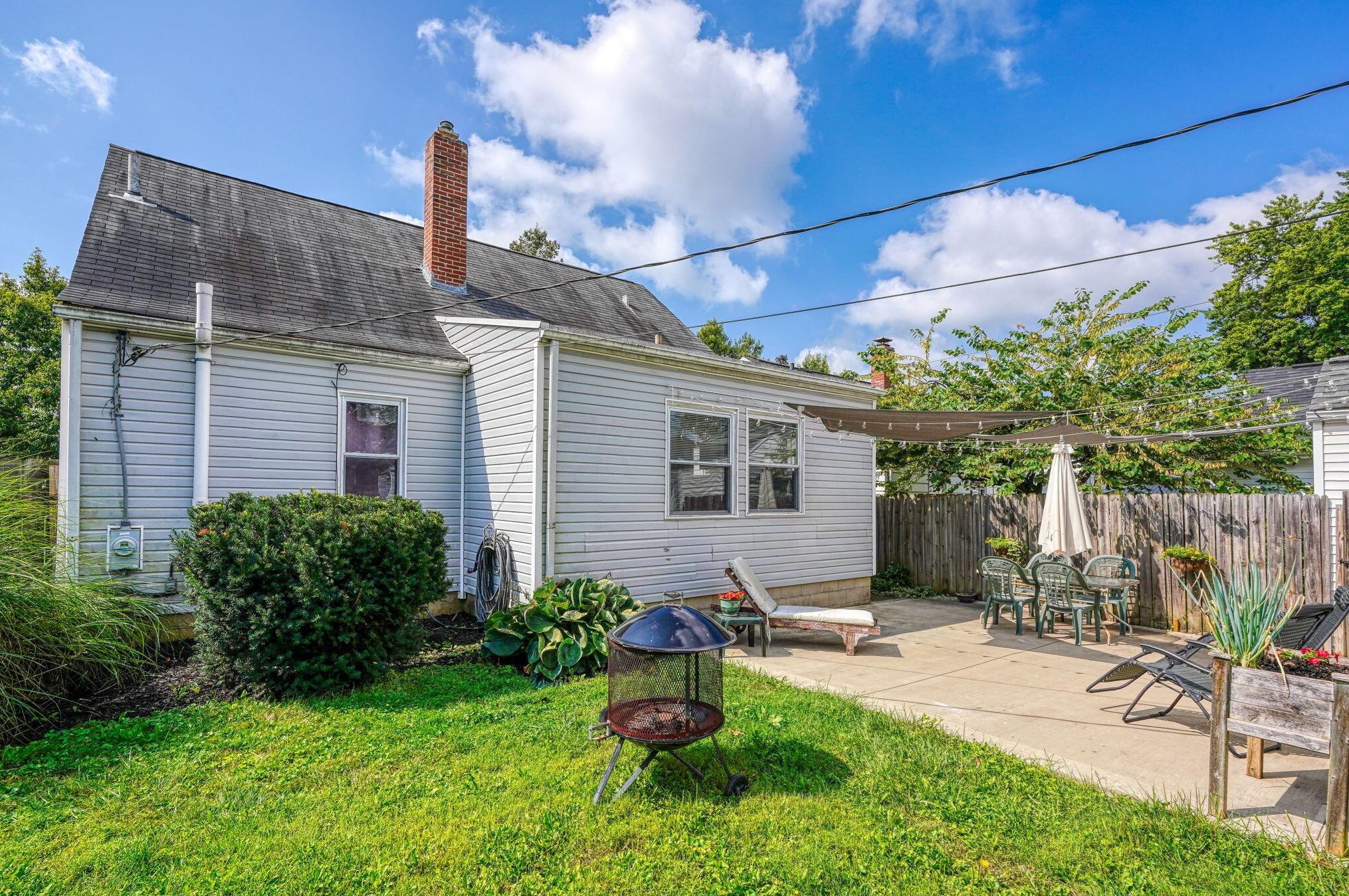 484 Jeffrey Pl, Columbus OH 43214-1702 exterior