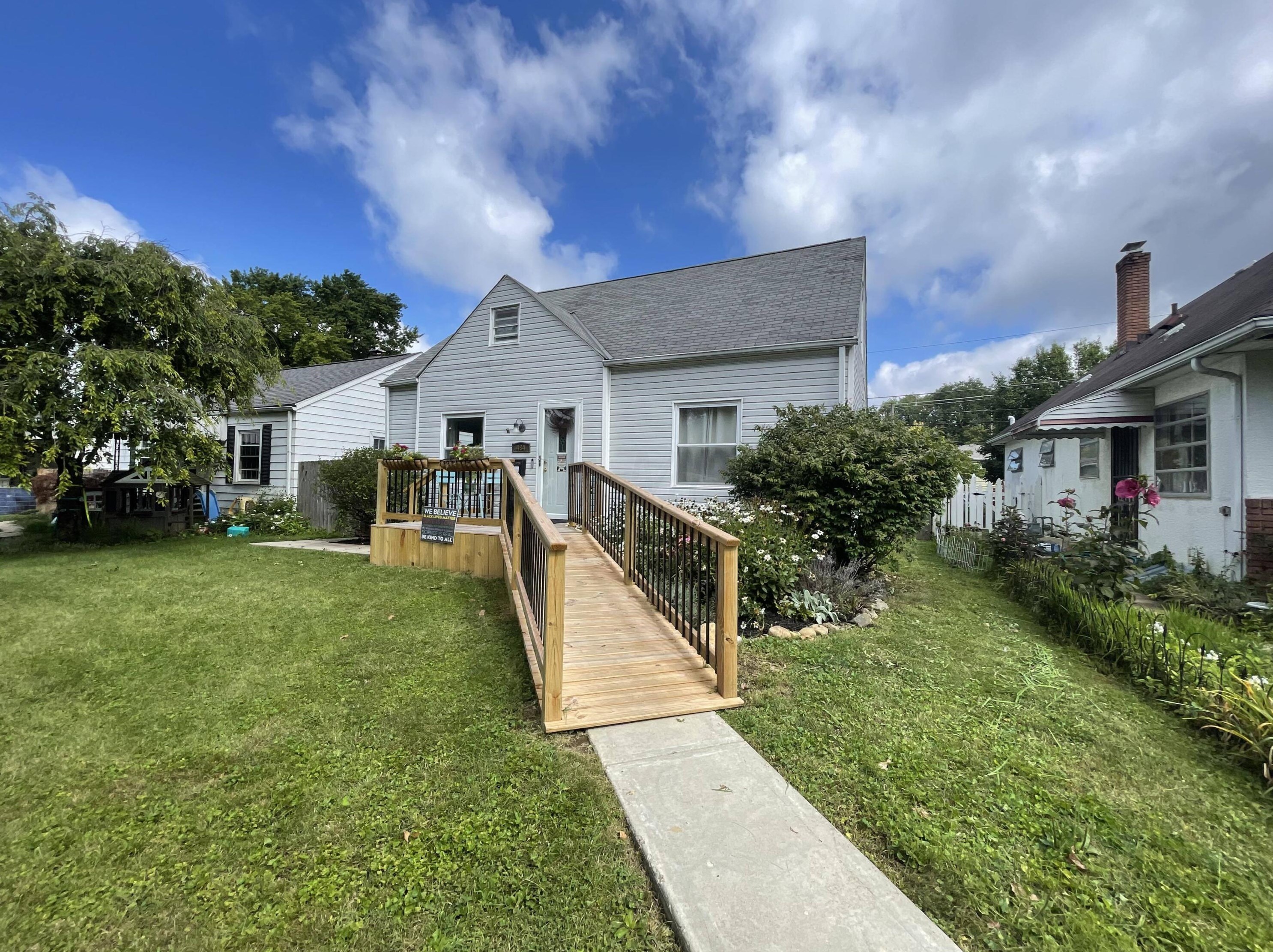 484 Jeffrey Pl, Columbus, OH 43214-1825