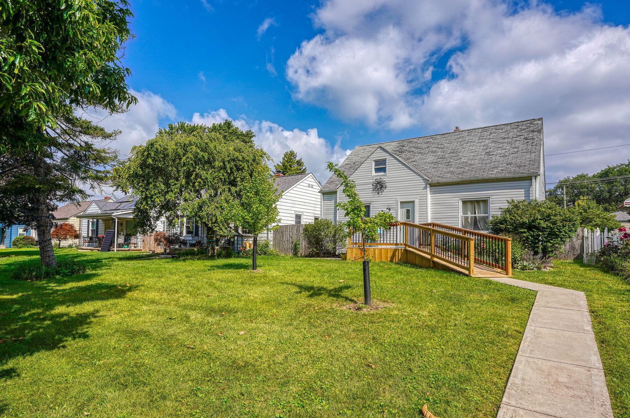 484 Jeffrey Pl, Columbus OH 43214-1702 exterior