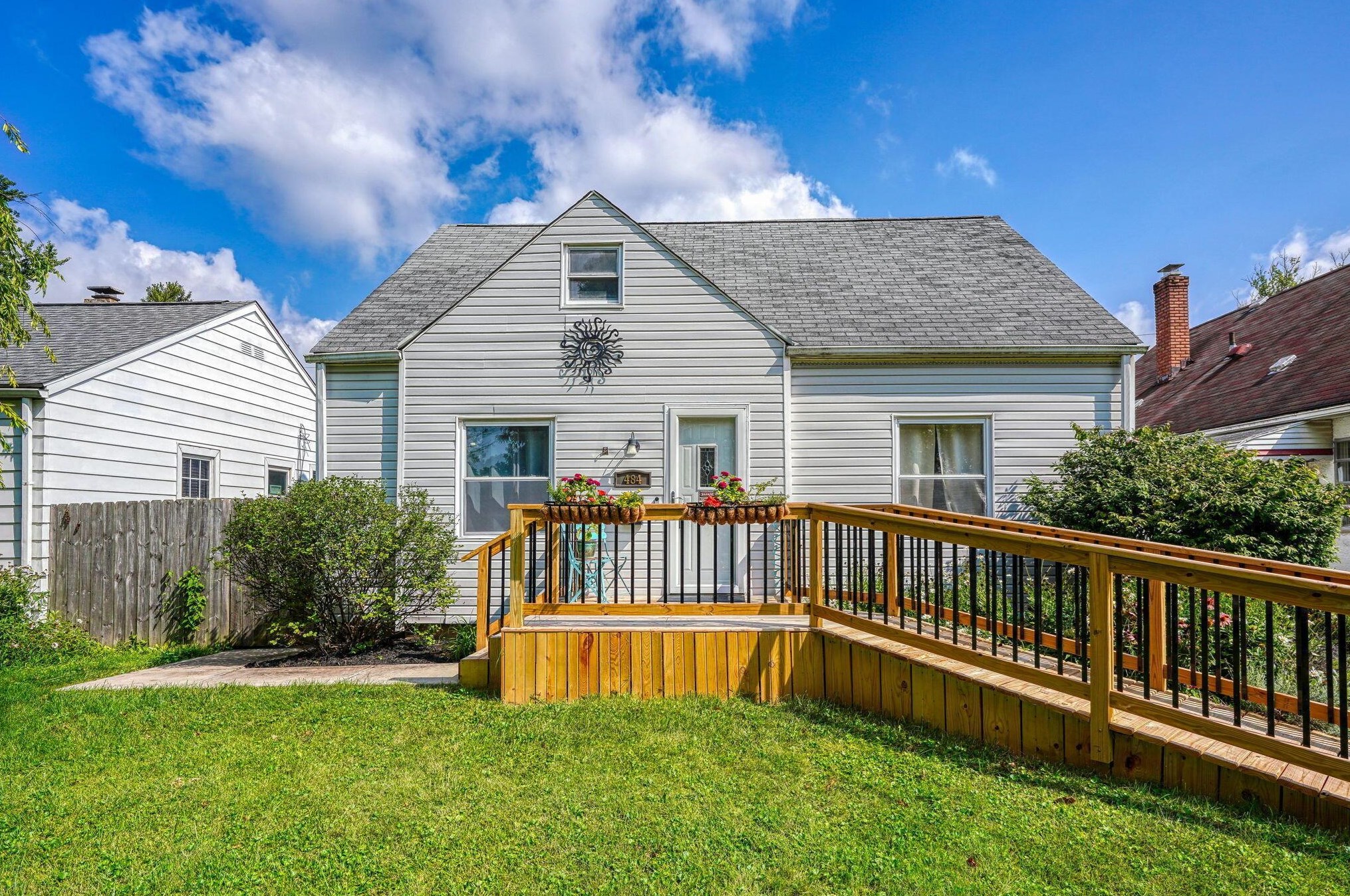 484 Jeffrey Pl, Columbus OH 43214-1702 exterior