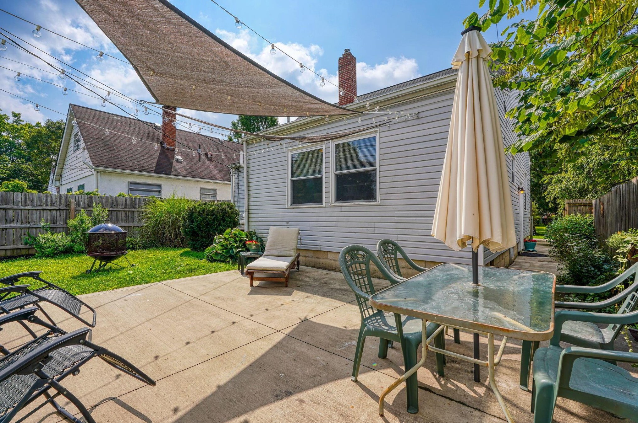 484 Jeffrey Pl, Columbus OH 43214-1702 exterior