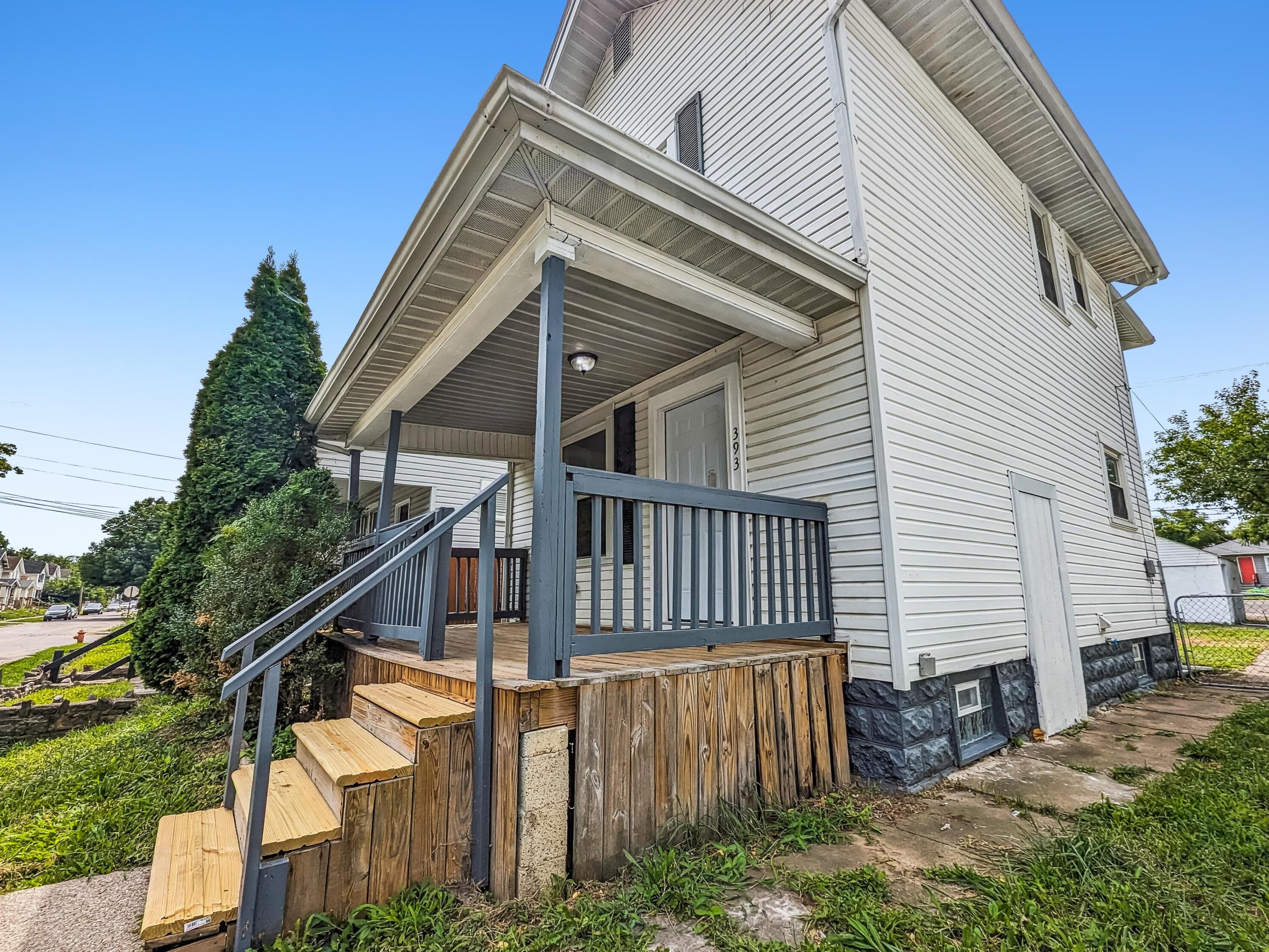 393 Harris Ave, Columbus, OH 43204-3015