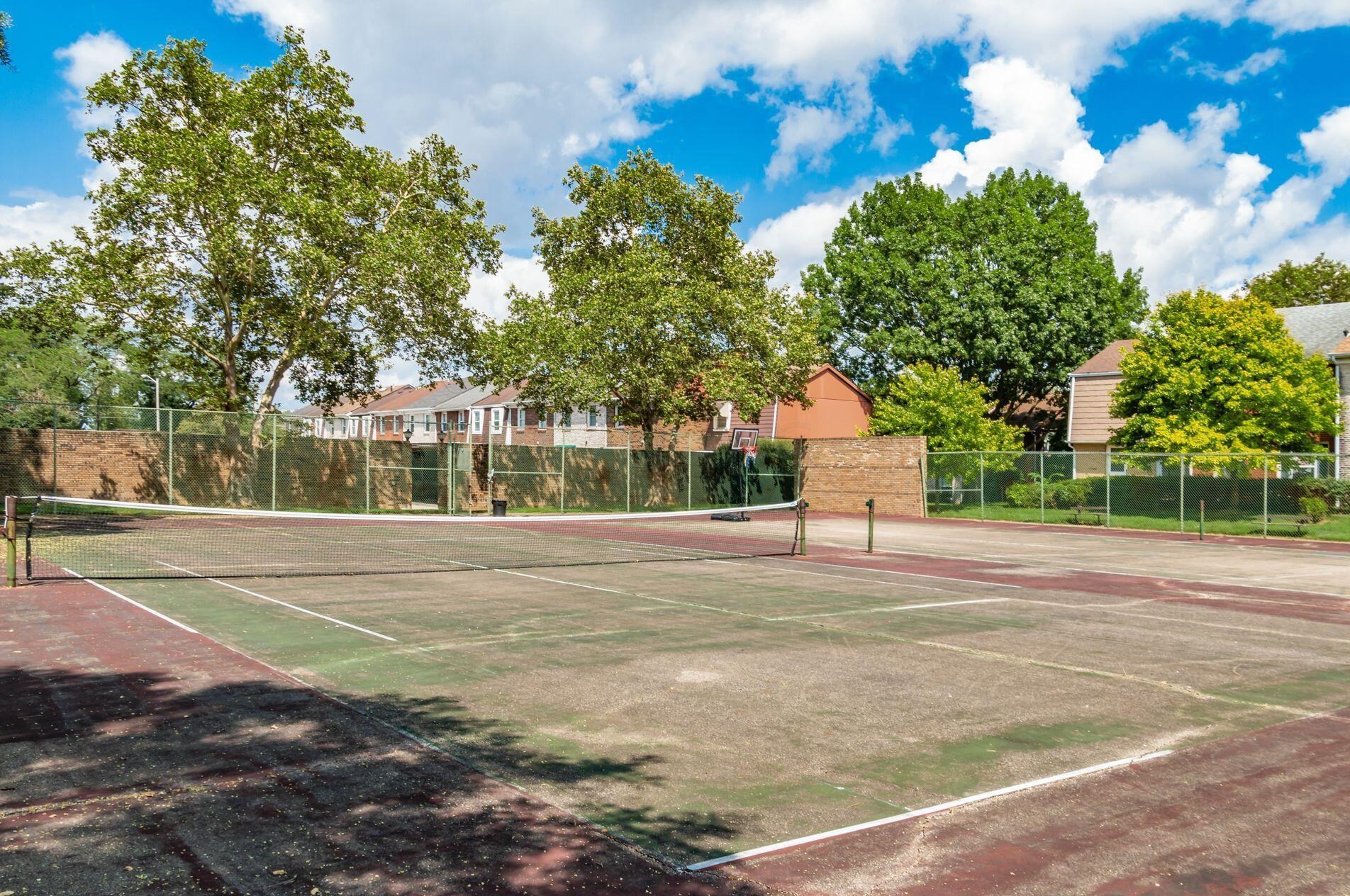 2347 Hardesty Ct, Columbus OH 43204-5807 exterior