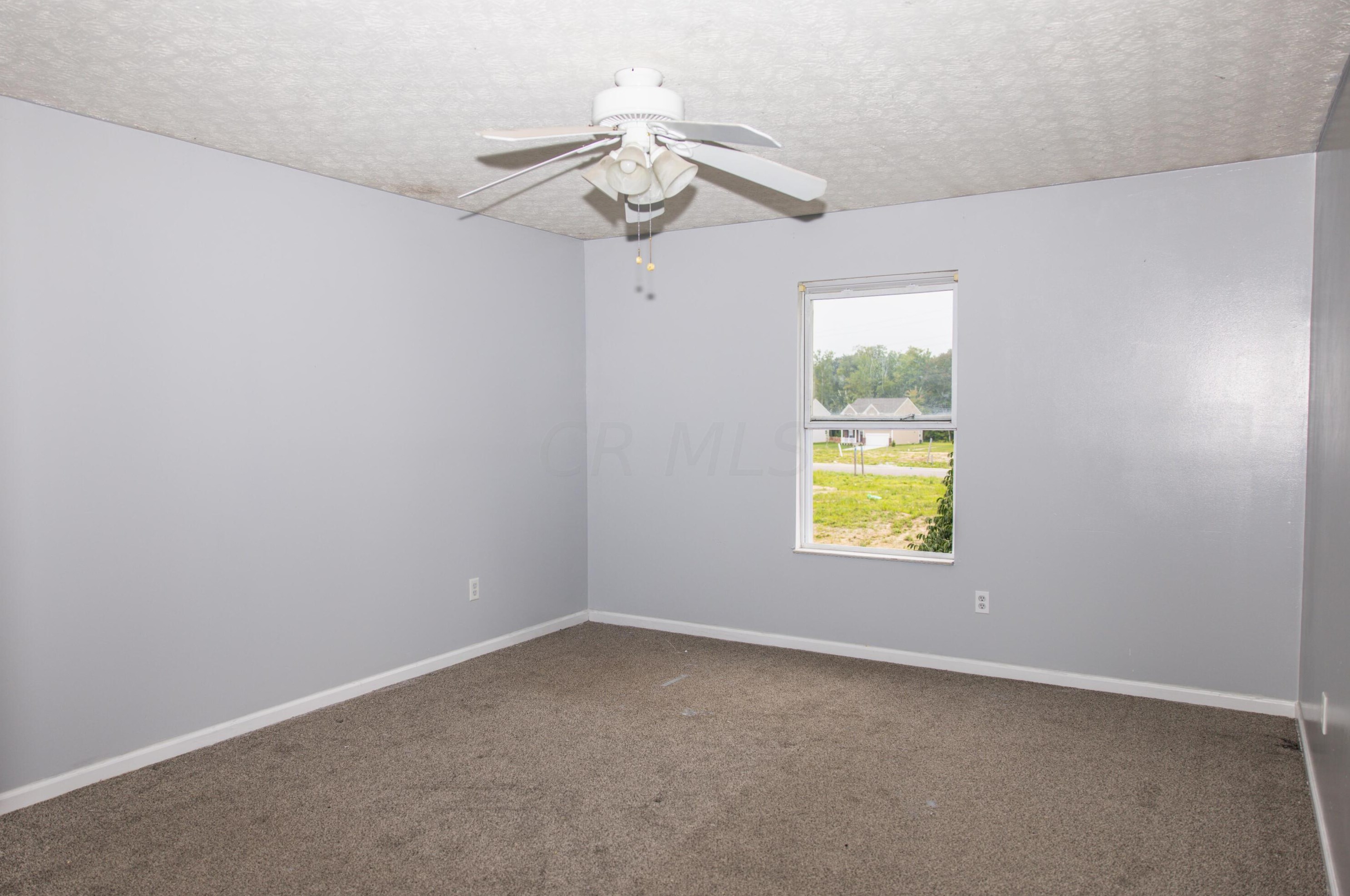1032 Legacy Ln, Pataskala, OH 43062