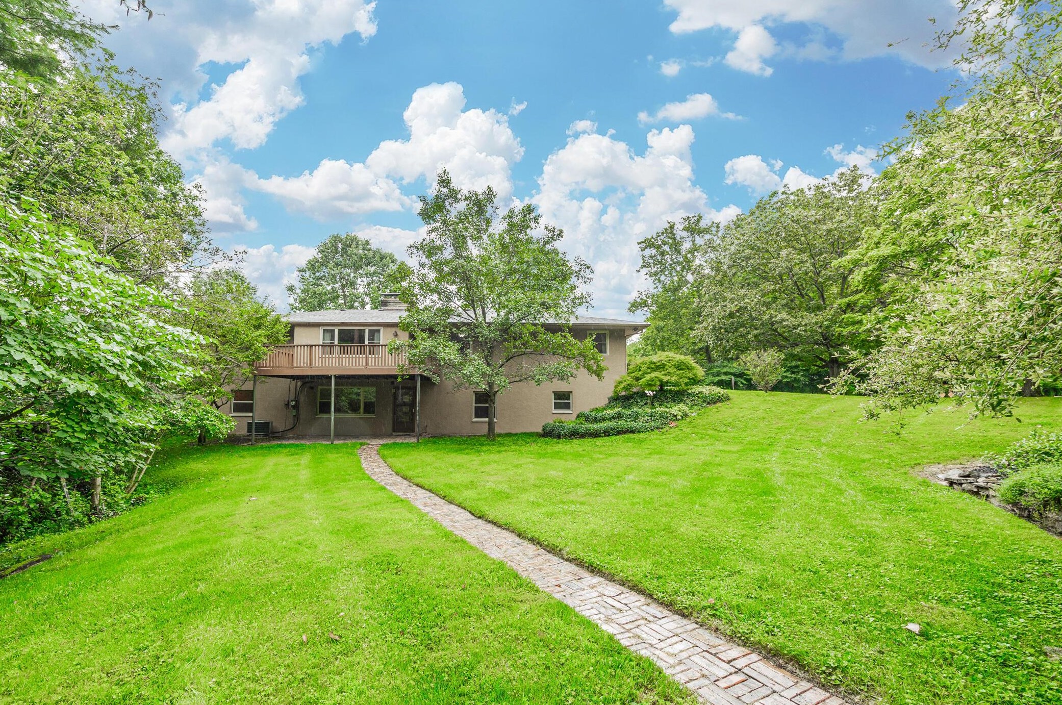 400 Schreyer Pl, Columbus OH 43214-2213 exterior