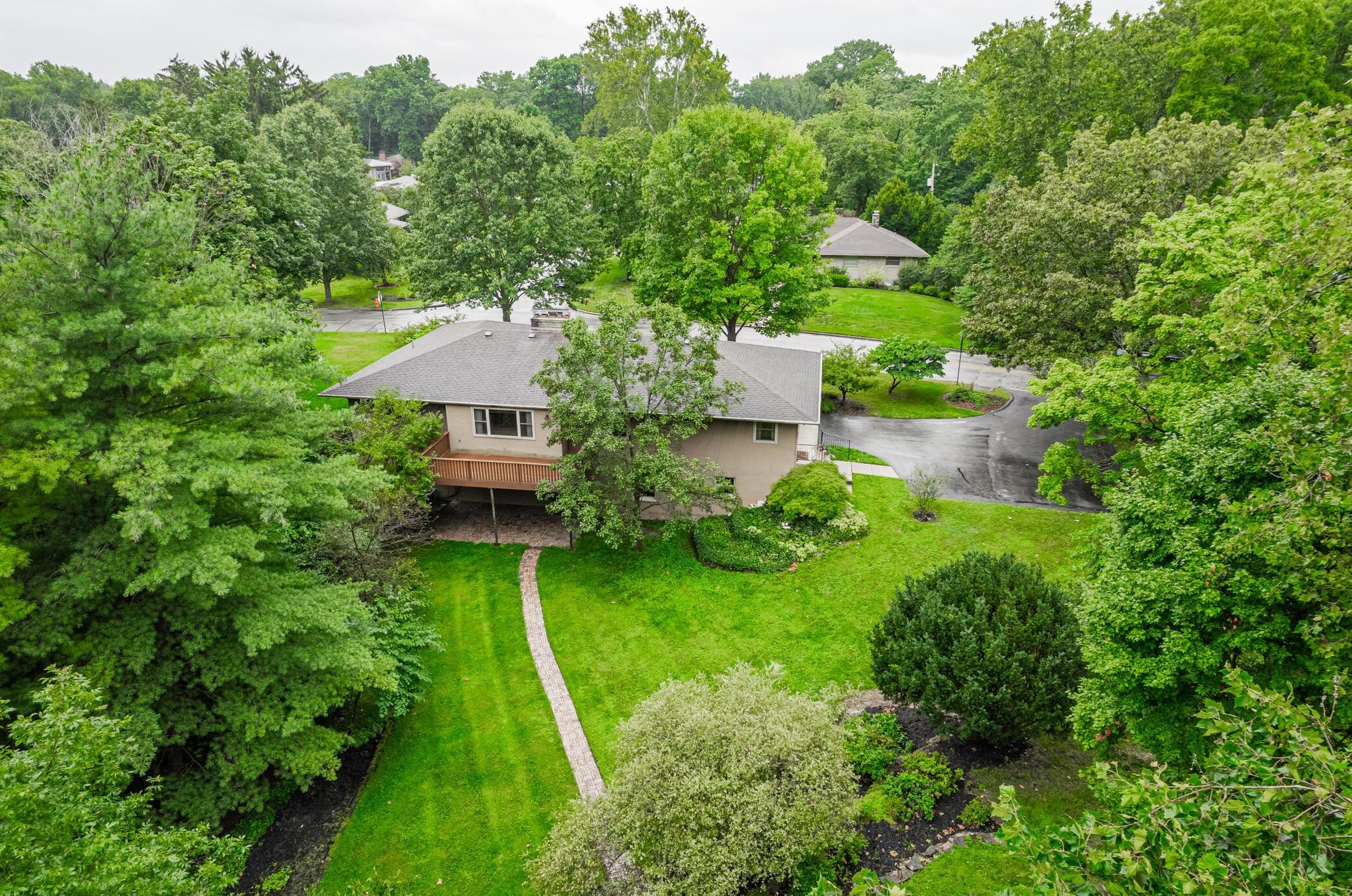 400 Schreyer Pl, Columbus OH 43214-2213 exterior