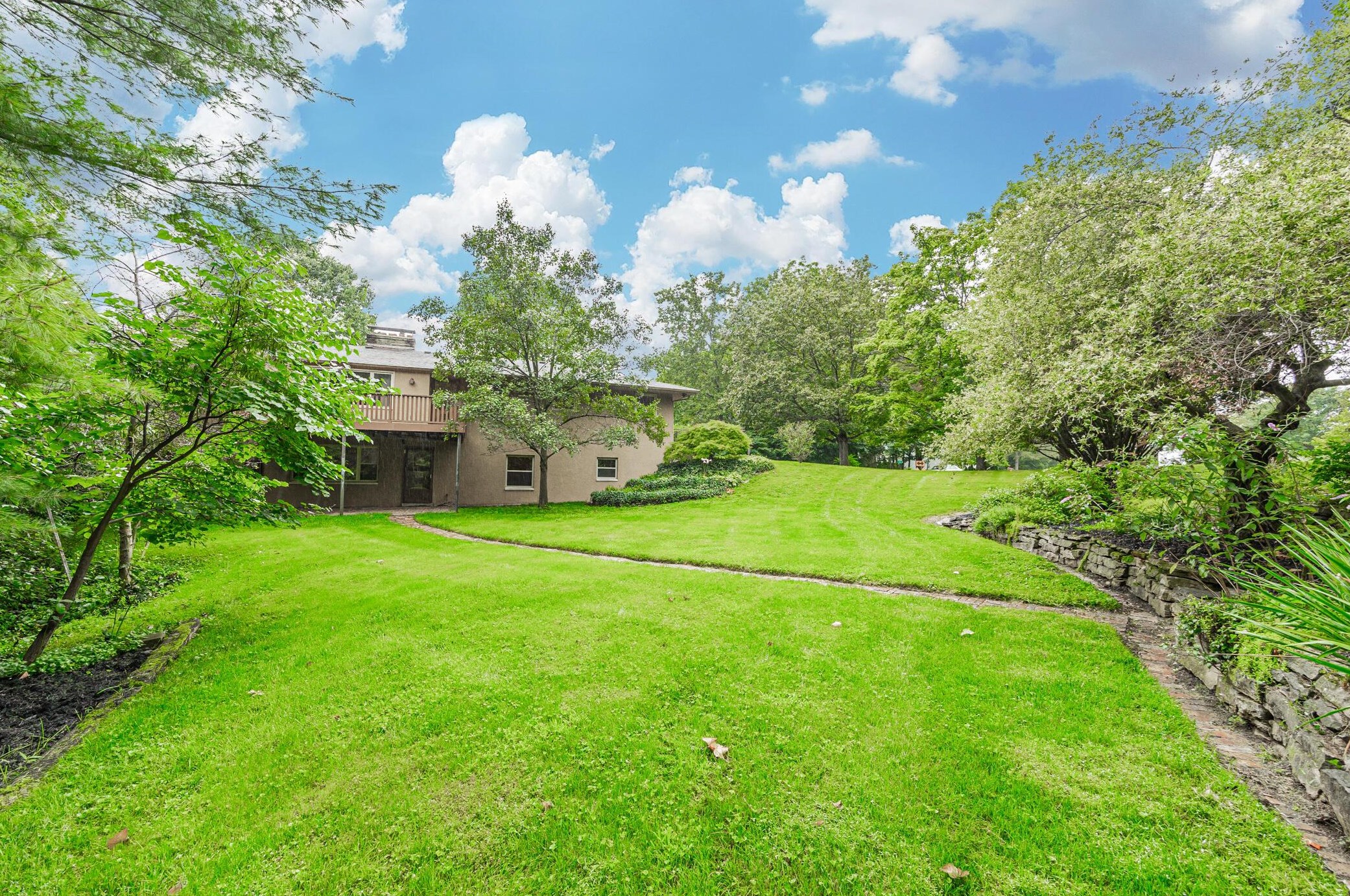 400 Schreyer Pl, Columbus, OH 43214-2214