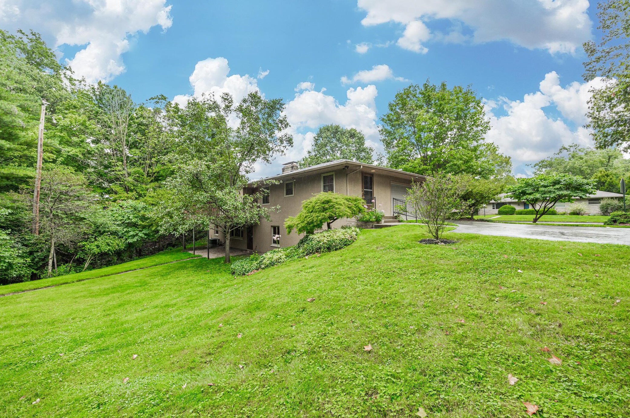 400 Schreyer Pl, Columbus OH 43214-2213 exterior