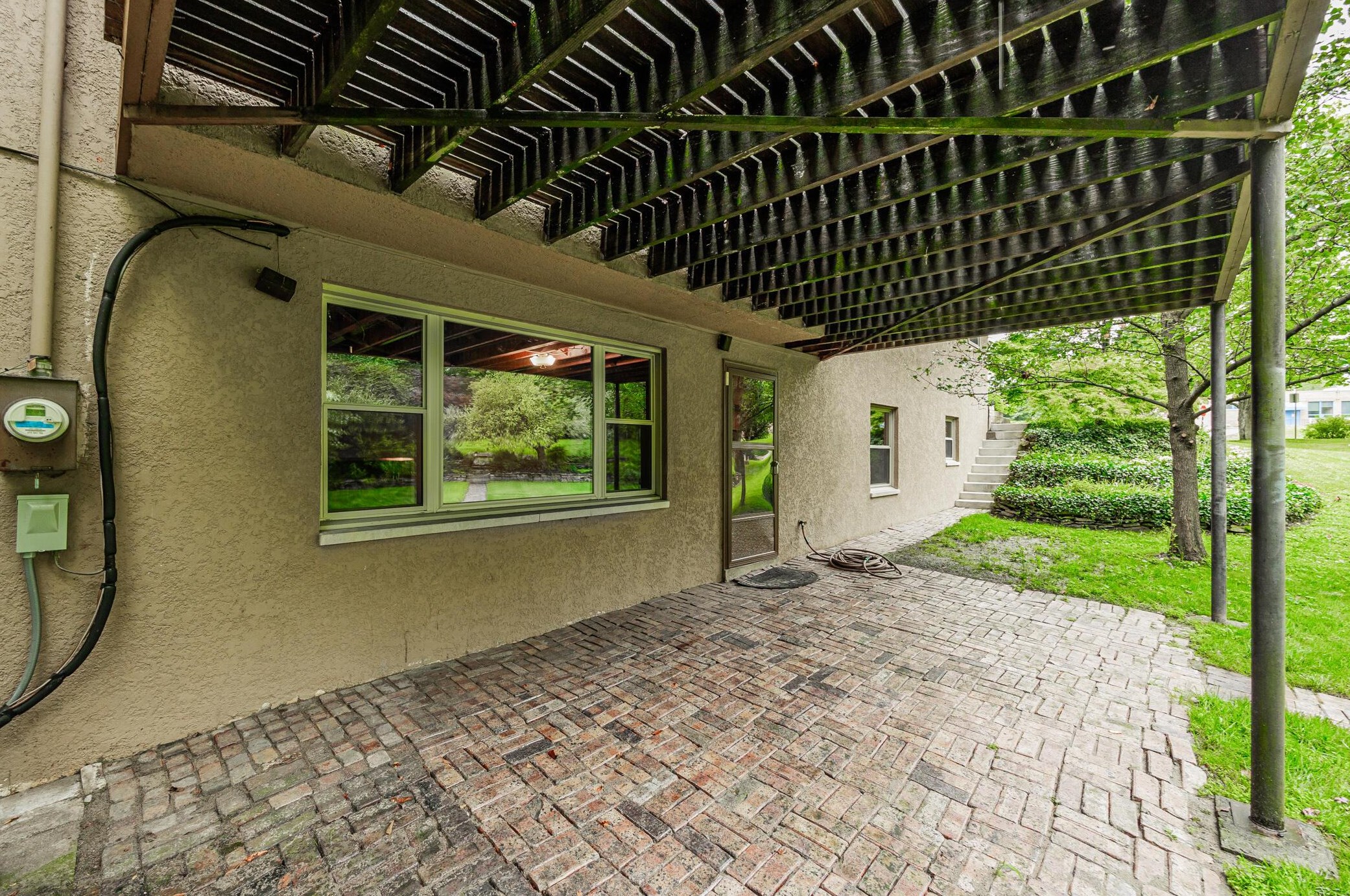 400 Schreyer Pl, Columbus OH 43214-2213 exterior