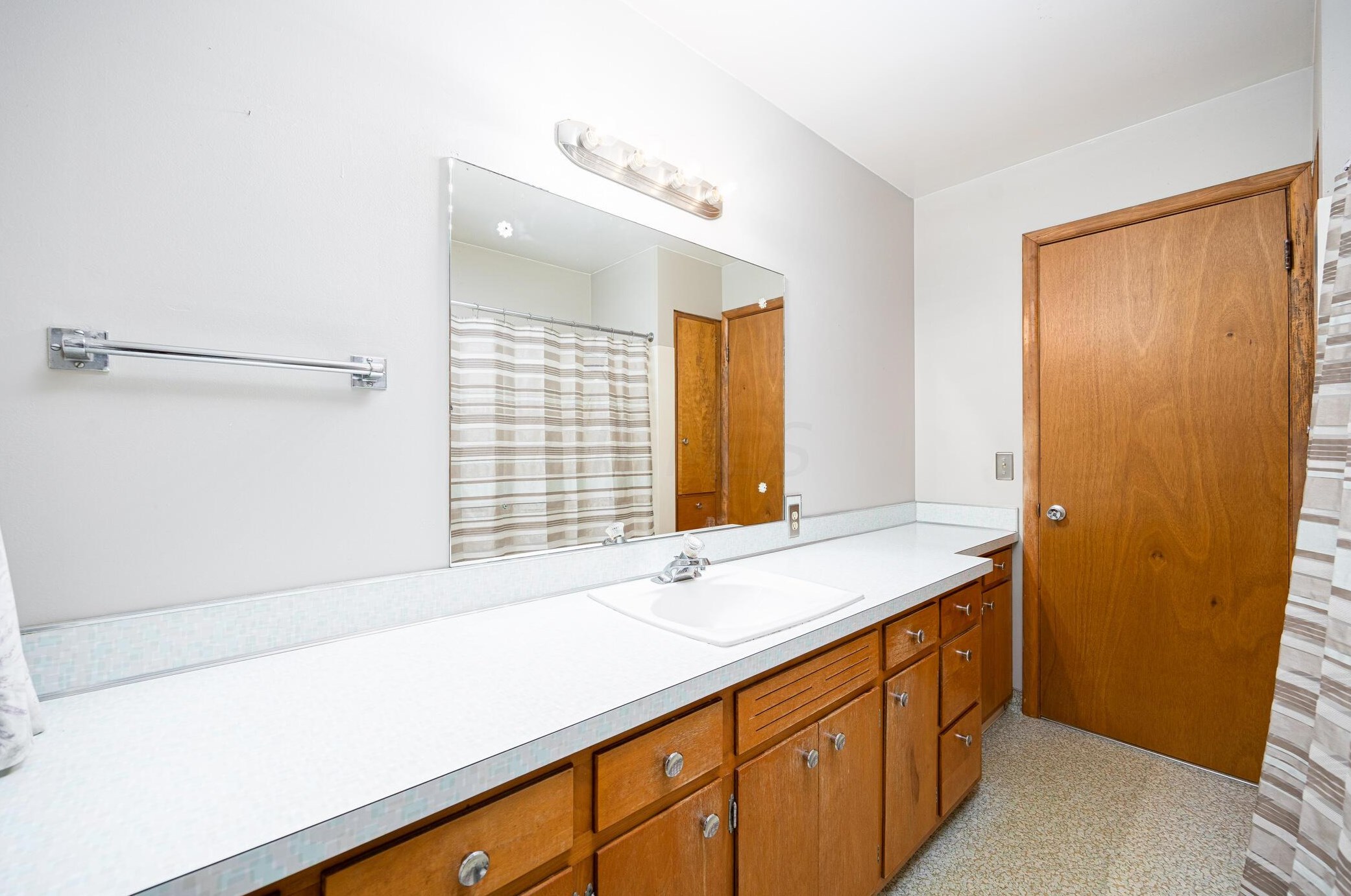 400 Schreyer Pl, Columbus OH 43214-2213 exterior