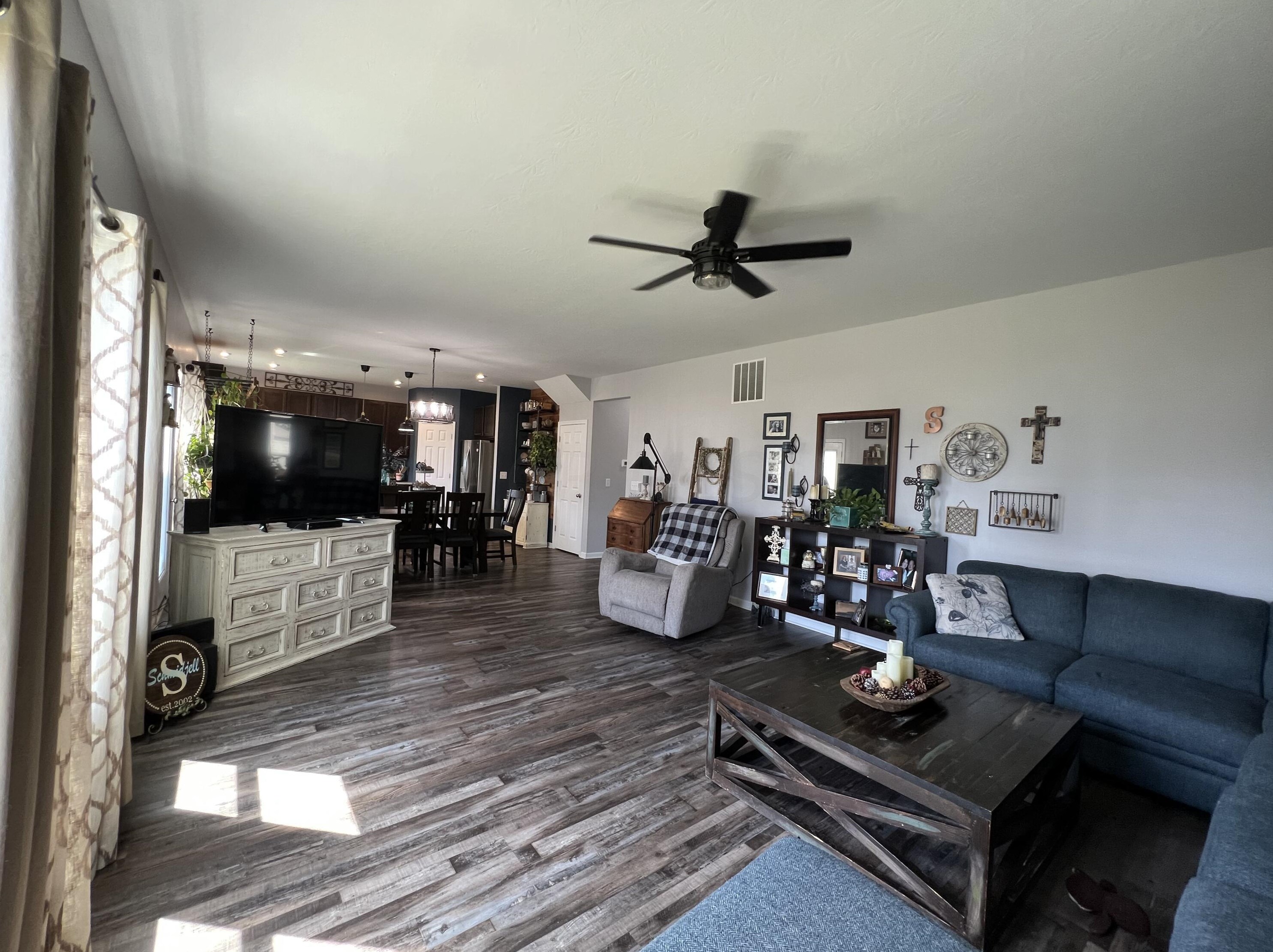 40 Burroughs Dr, Ashville, OH 43103