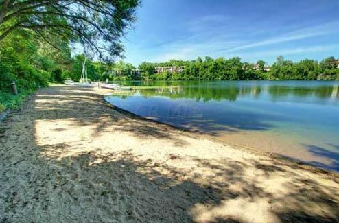 1218 Lake Shore Dr, Columbus OH  43204-4878 exterior