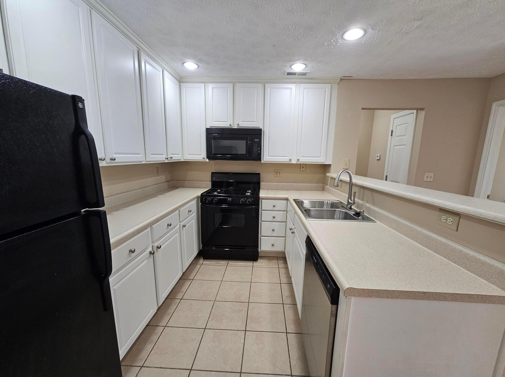 2736 Greystone Dr, Columbus, OH 43220-6229