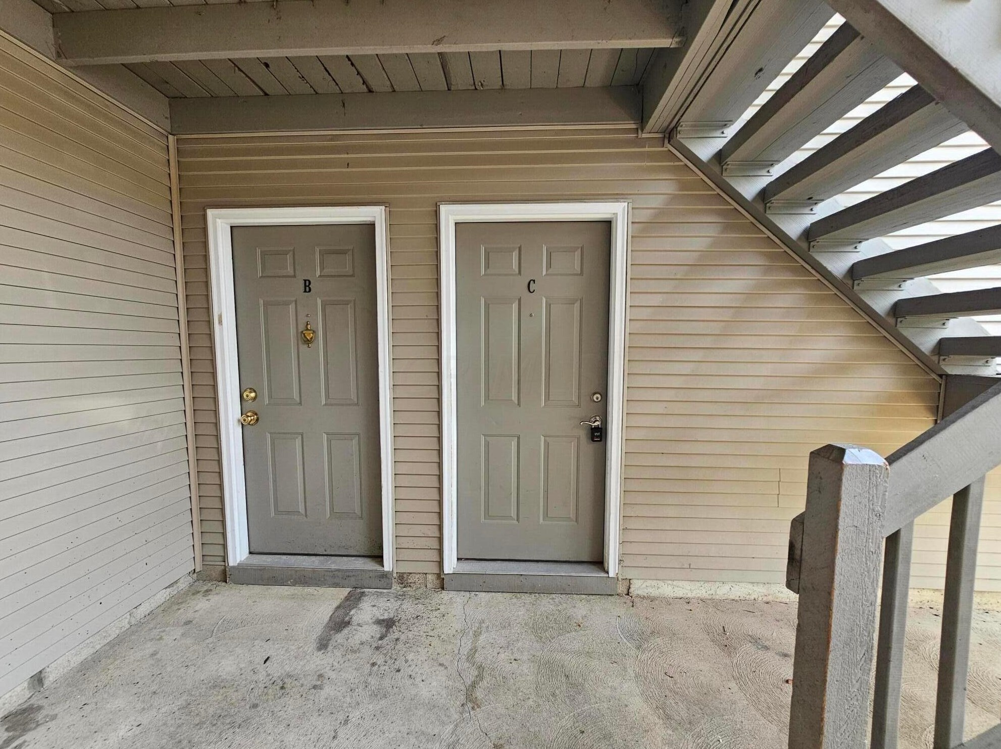 2736 Greystone Dr, Columbus OH  43220-6229 exterior