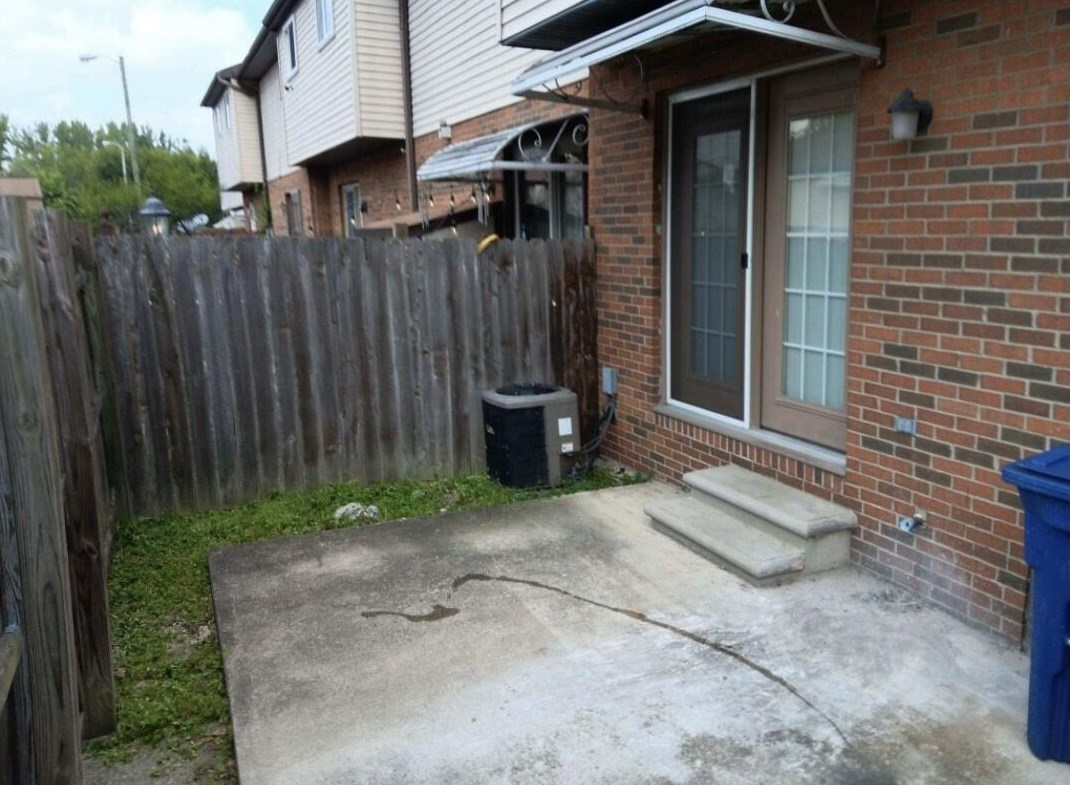 2213 Noe Bixby Rd, Columbus OH 43232-4100 exterior